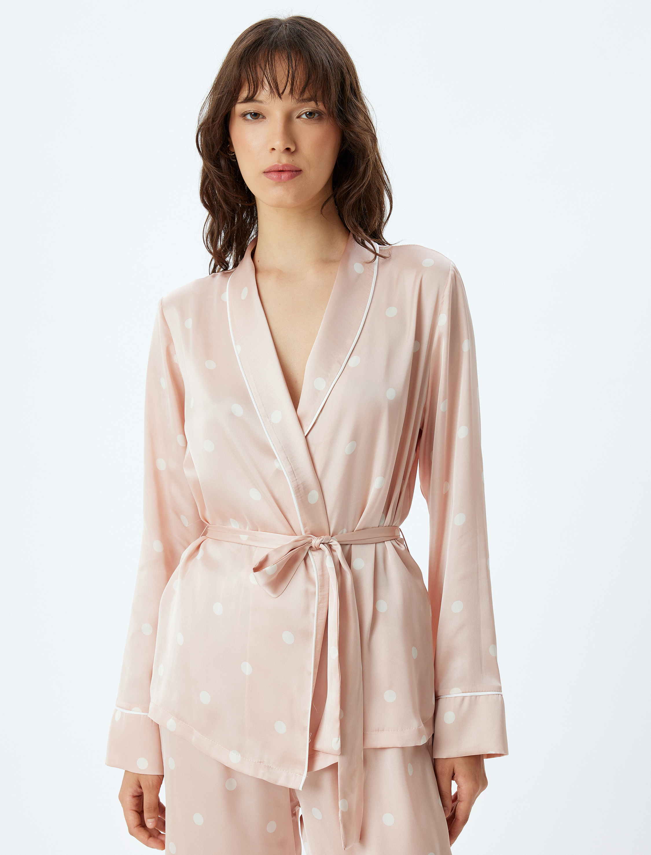   Kruvaze Kuşaklı Puantiyeli Saten Pijama Üstü