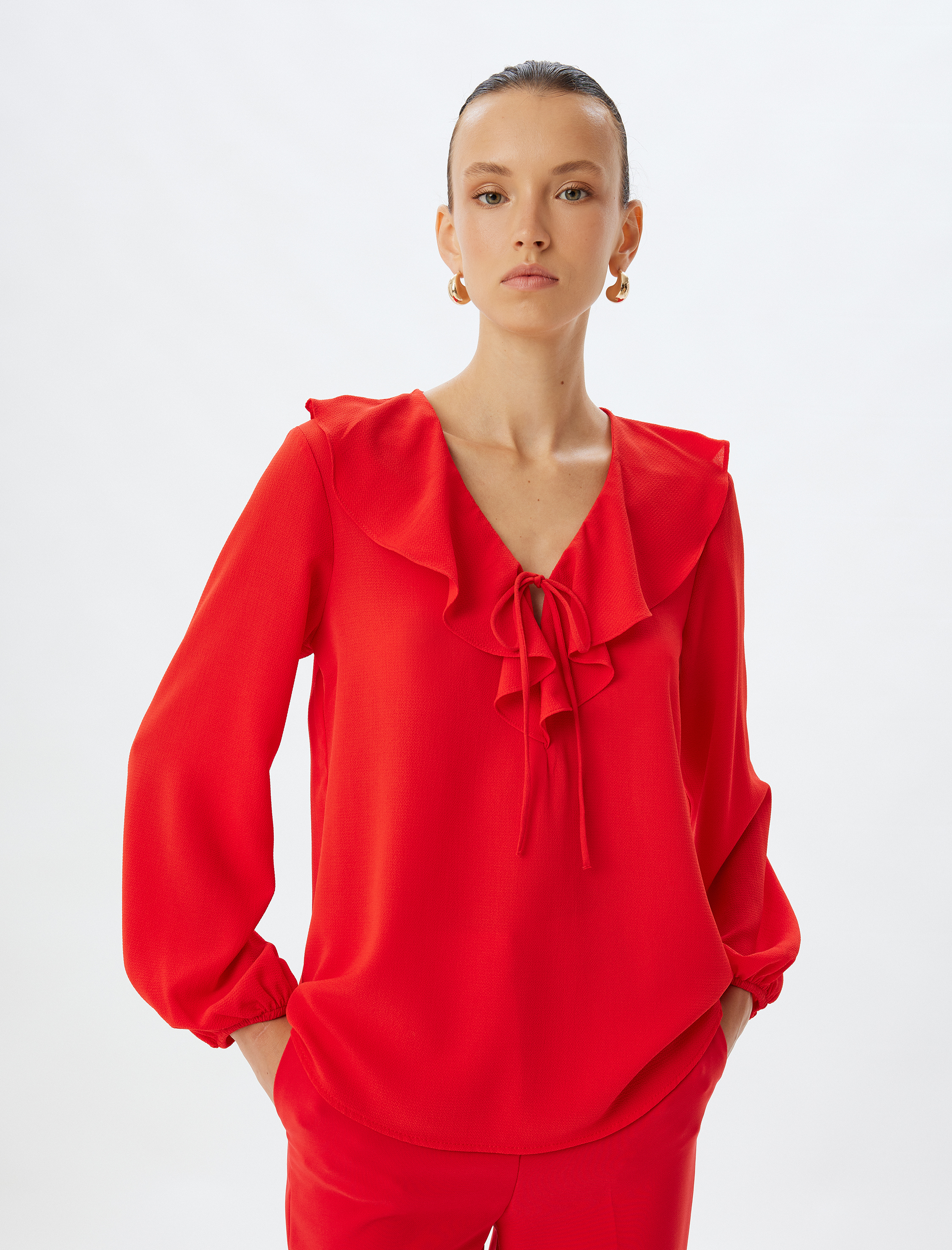 Fırfırlı Bluz V Yaka Fiyonk Detaylı Uzun Kollu Krep Kumaş