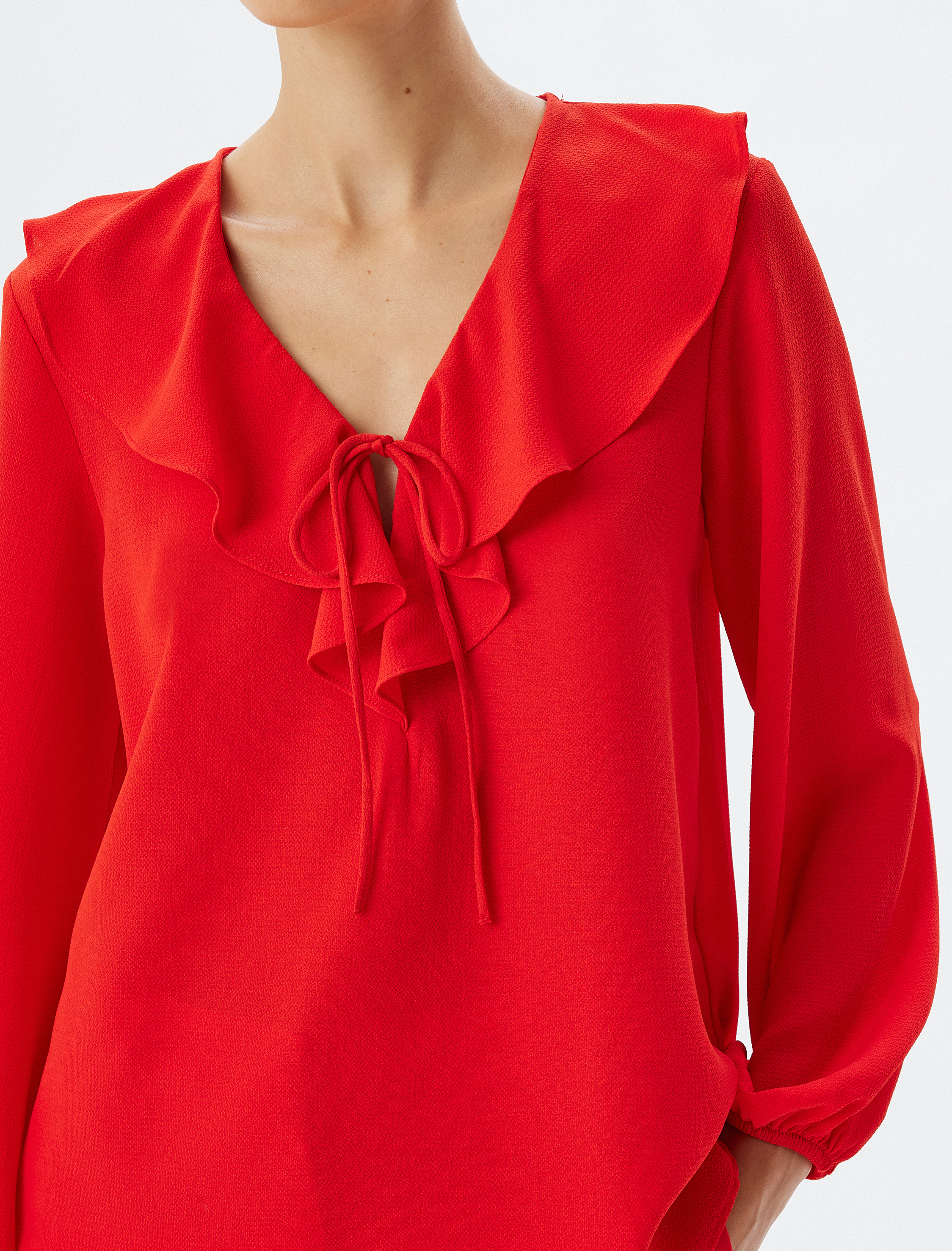 Fırfırlı Bluz V Yaka Fiyonk Detaylı Uzun Kollu Krep Kumaş