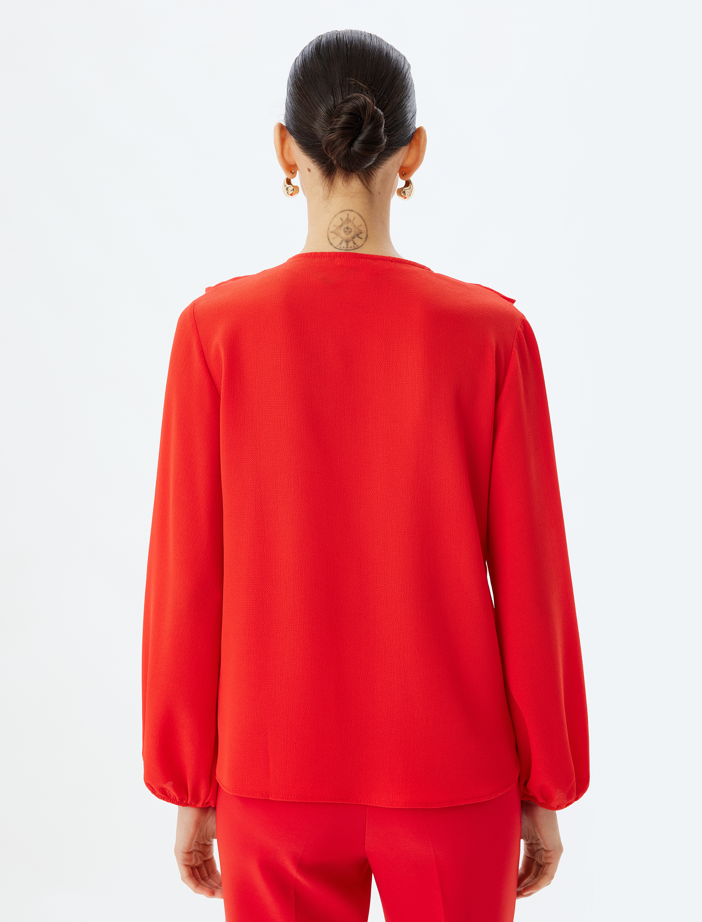 Fırfırlı Bluz V Yaka Fiyonk Detaylı Uzun Kollu Krep Kumaş