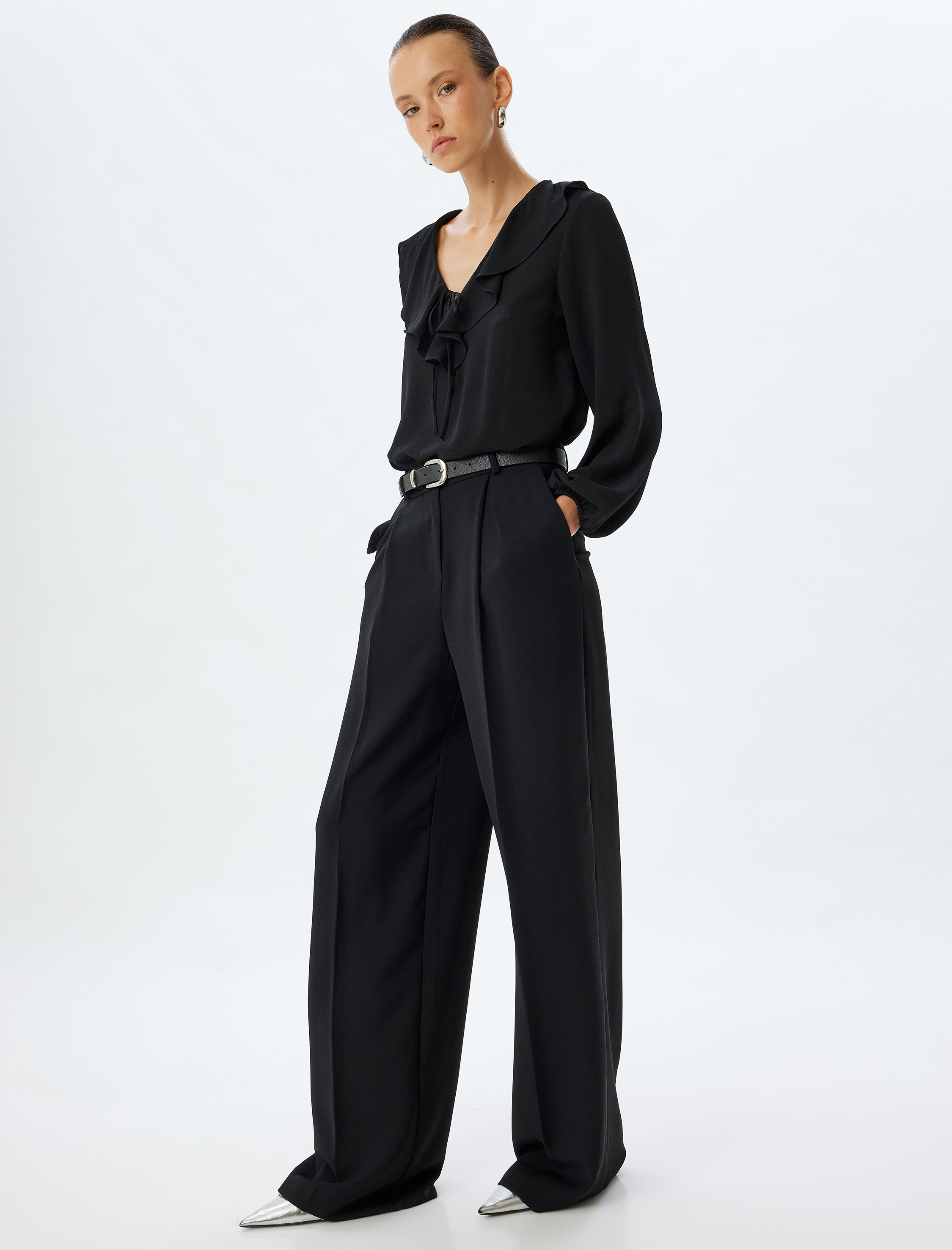 Fırfırlı Bluz V Yaka Fiyonk Detaylı Uzun Kollu Krep Kumaş