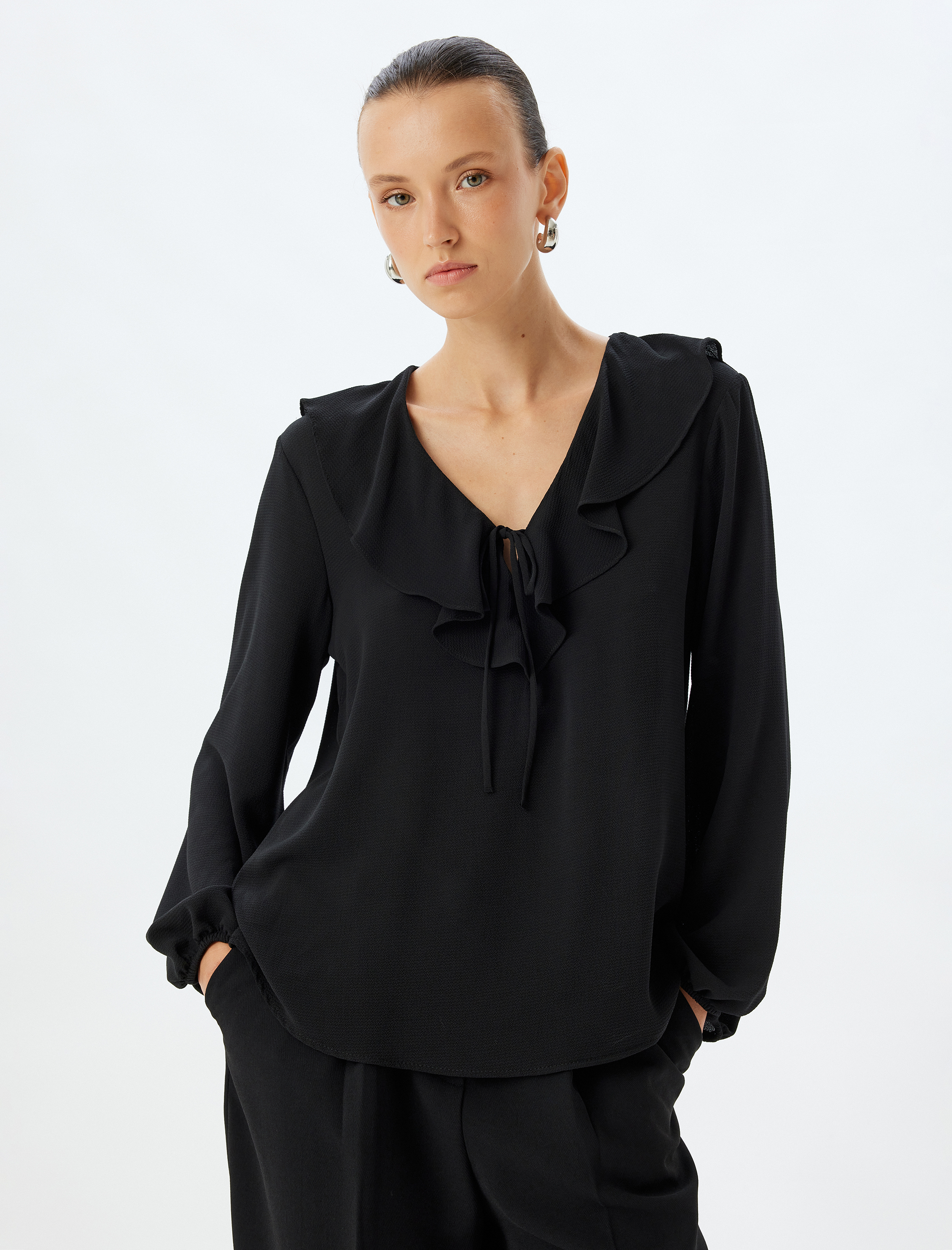 Fırfırlı Bluz V Yaka Fiyonk Detaylı Uzun Kollu Krep Kumaş