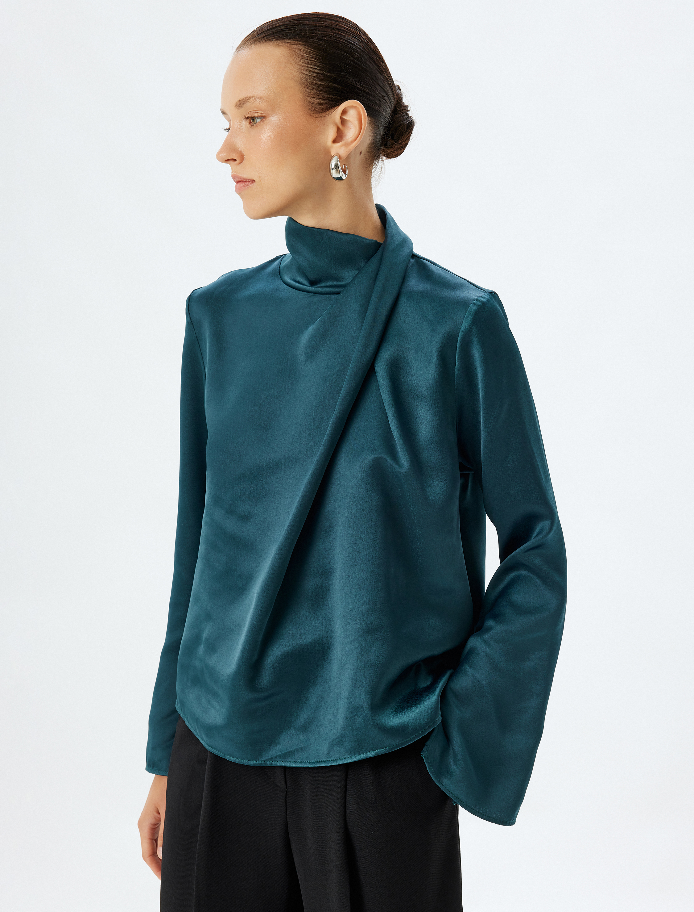   Saten Bluz Asimetrik Dik Yaka Drape Detaylı Uzun Kollu