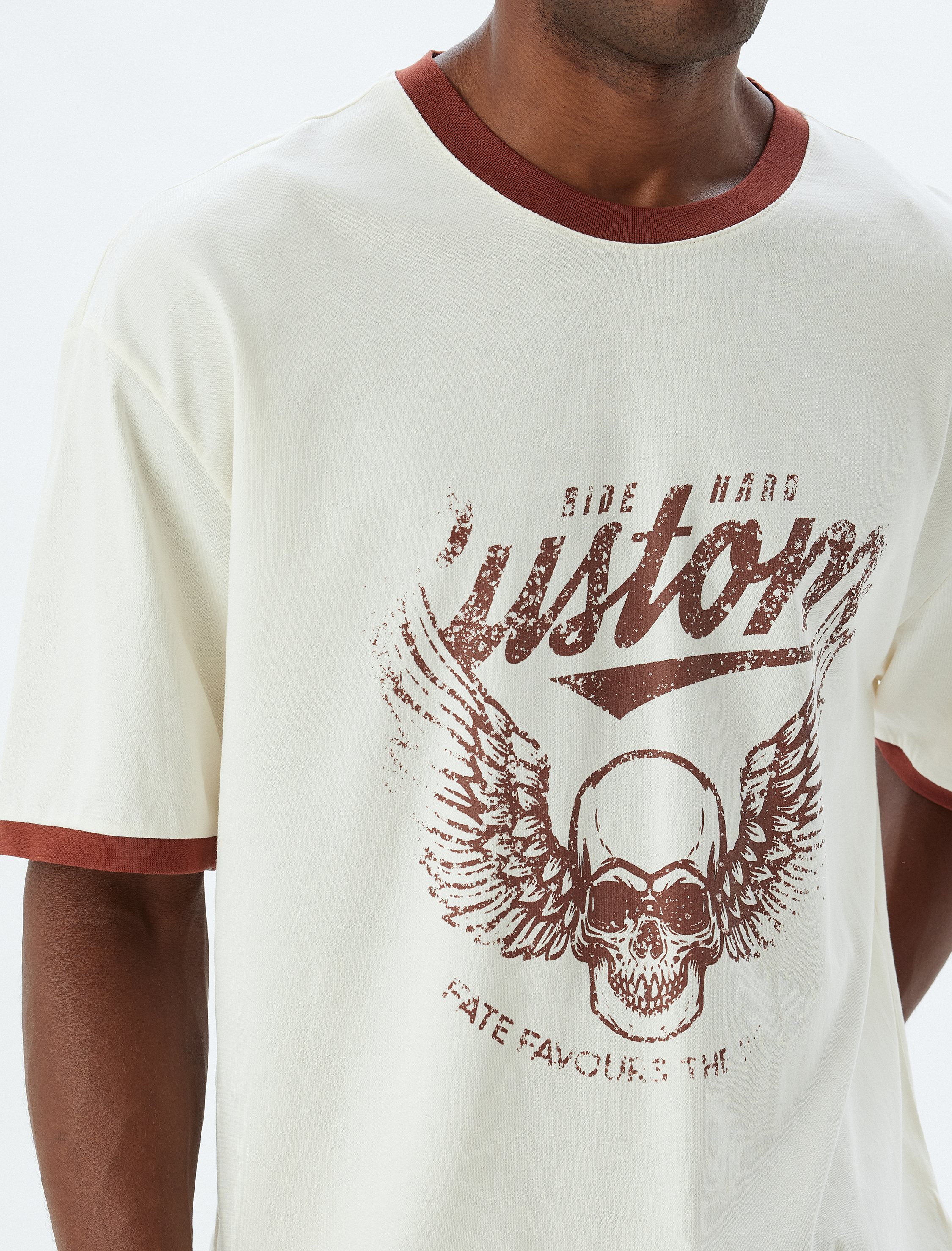   Bisiklet Yaka Pamuklu Kısa Kollu Biyeli Kuru Kafa Baskılı Oversize Tişört