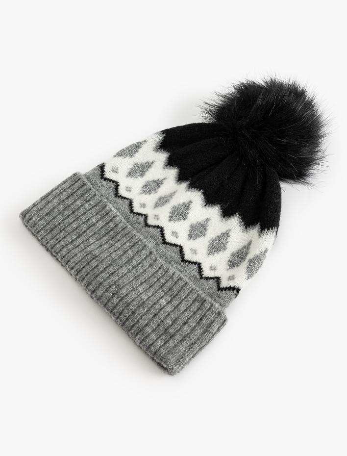 Kadın Örgü Bere Desenli Pon Pon Detaylı Katlı