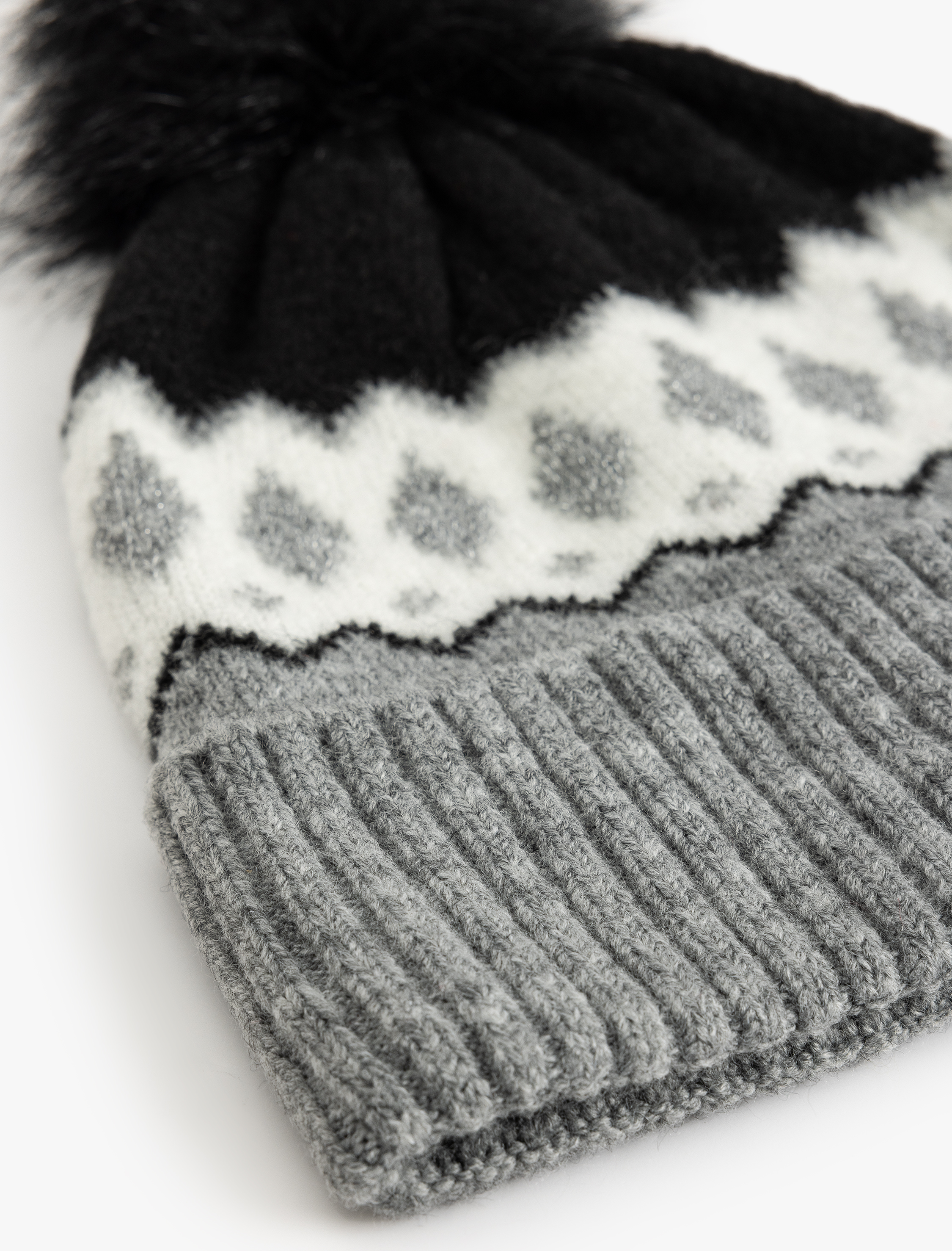 Kadın Örgü Bere Desenli Pon Pon Detaylı Katlı