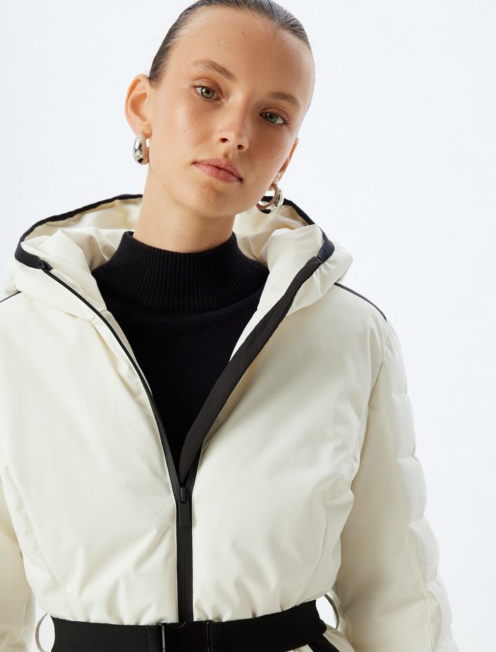  Kayak Montu Kapüşonlu Kemerli Su İtici Renk Kontrastlı Cepli