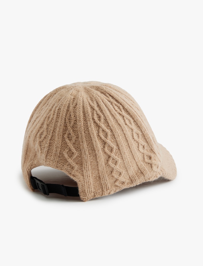 Kadın Kep Şapka Örgü Detaylı