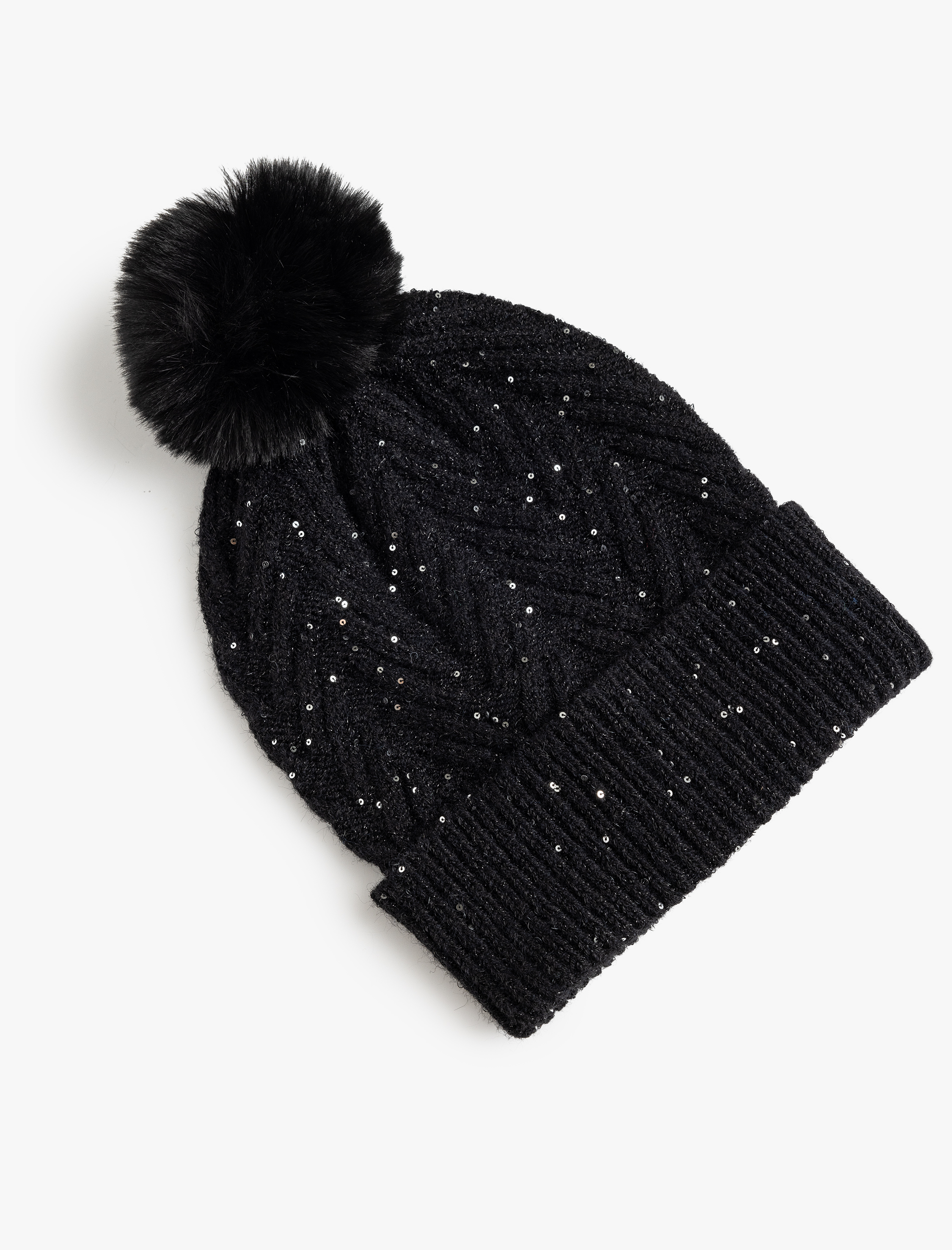  Kadın Örgü Bere Ponpon Detaylı Pul İşlemeli Katlı