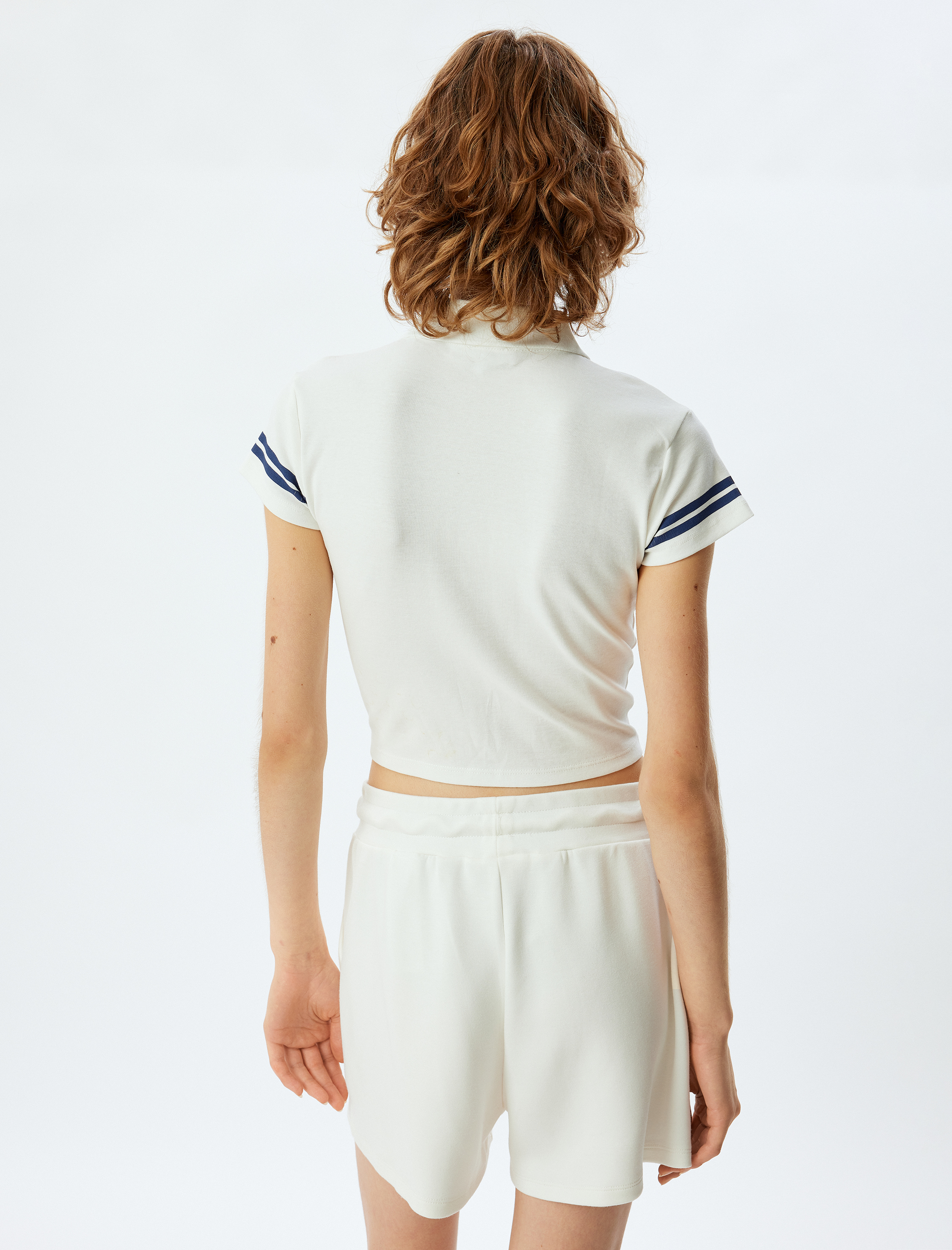   Polo Yaka Crop Tişört Baskılı Kısa Kollu Düğmeli