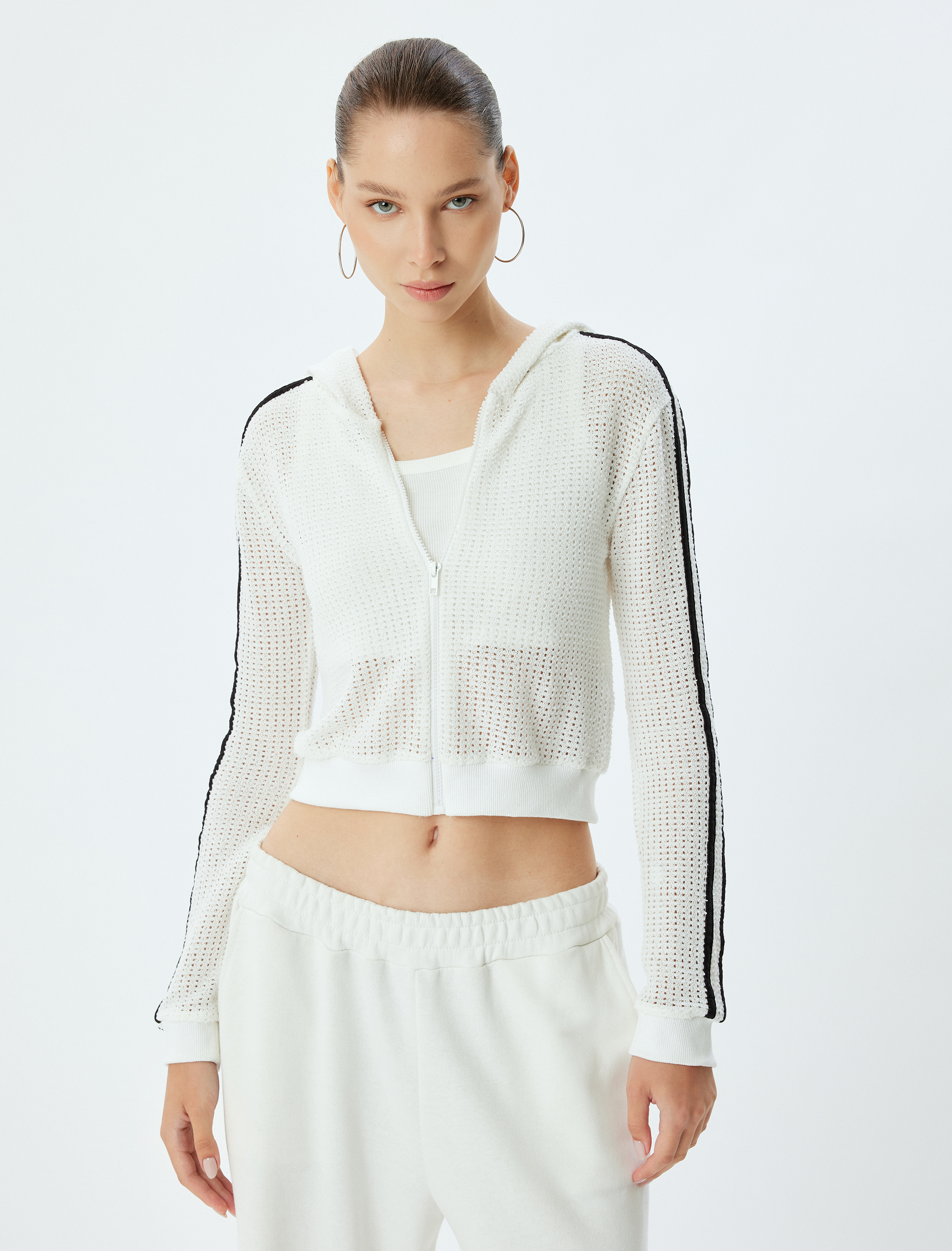   Crop Sweatshirt Fermuarlı Ajurlu Kapüşonlu Şerit Detaylı