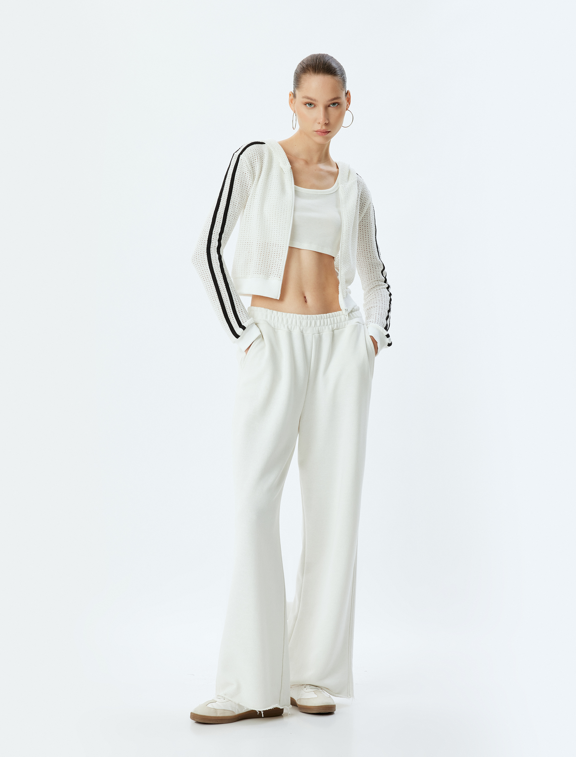   Crop Sweatshirt Fermuarlı Ajurlu Kapüşonlu Şerit Detaylı