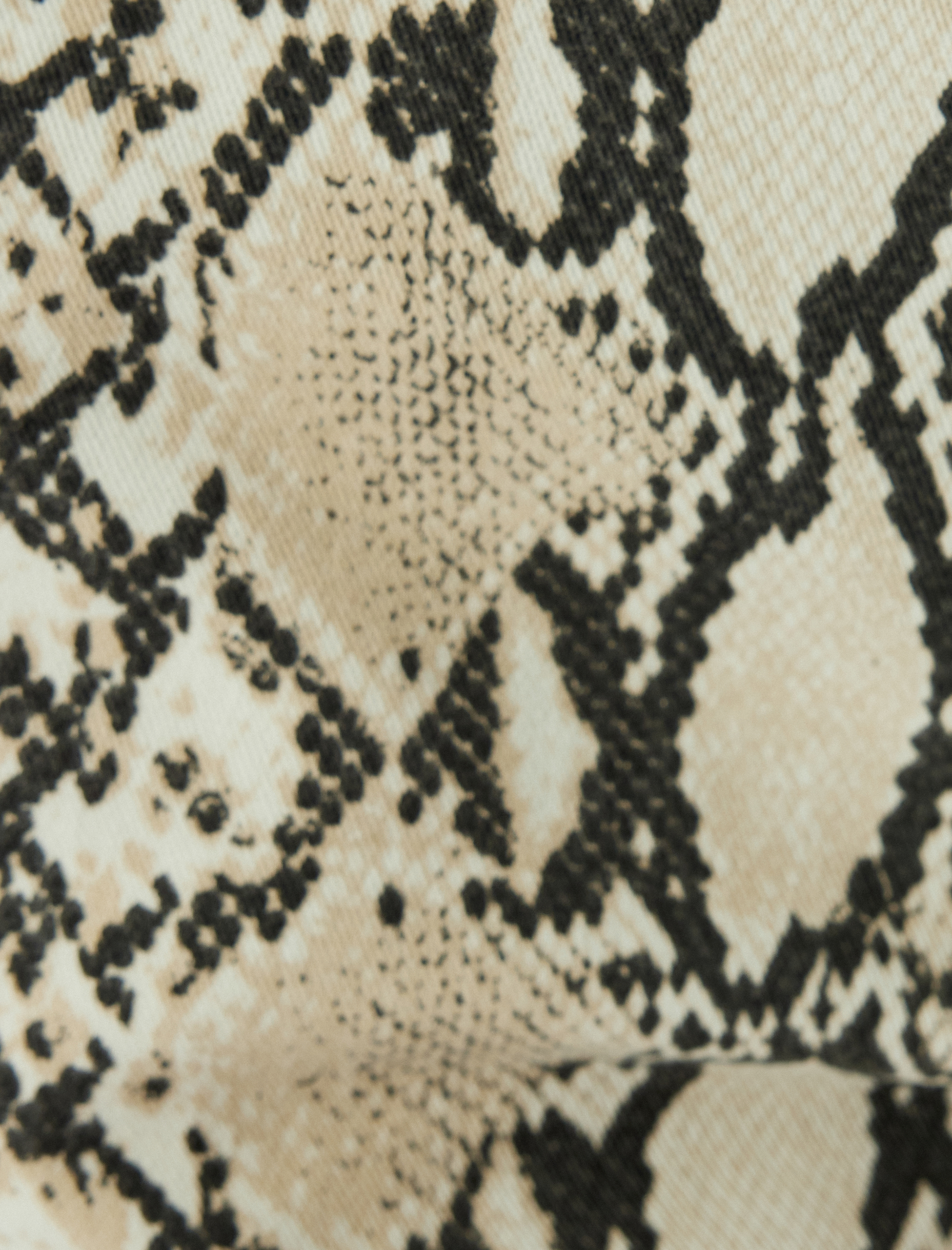   Yılan Derisi Görünümlü Düz Paça Düğmeli Pantolon - Straight Fit Jean