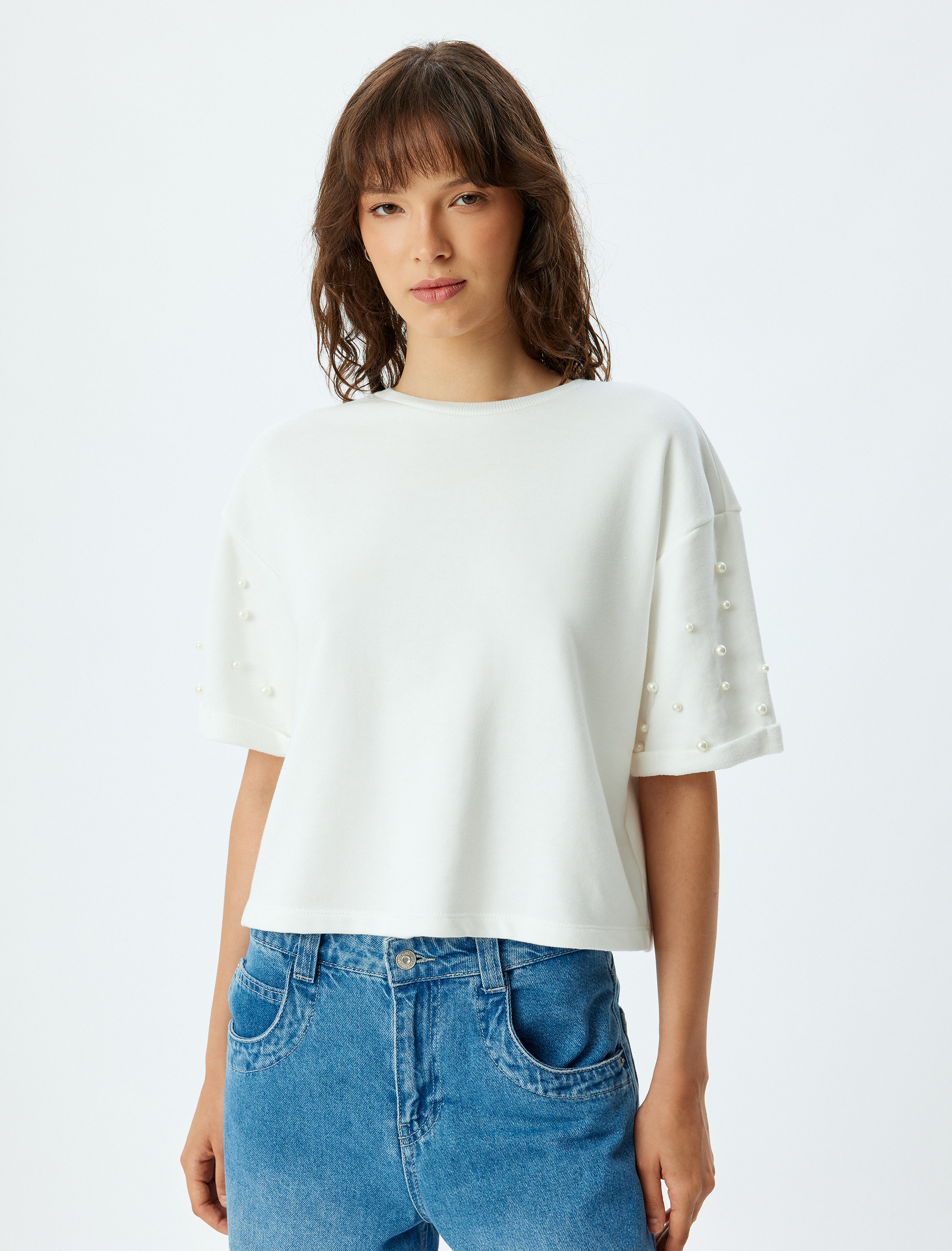   Üç İplik Şardonsuz Bisiklet Yaka İnci İşleme Detaylı Kısa Kollu Tişört