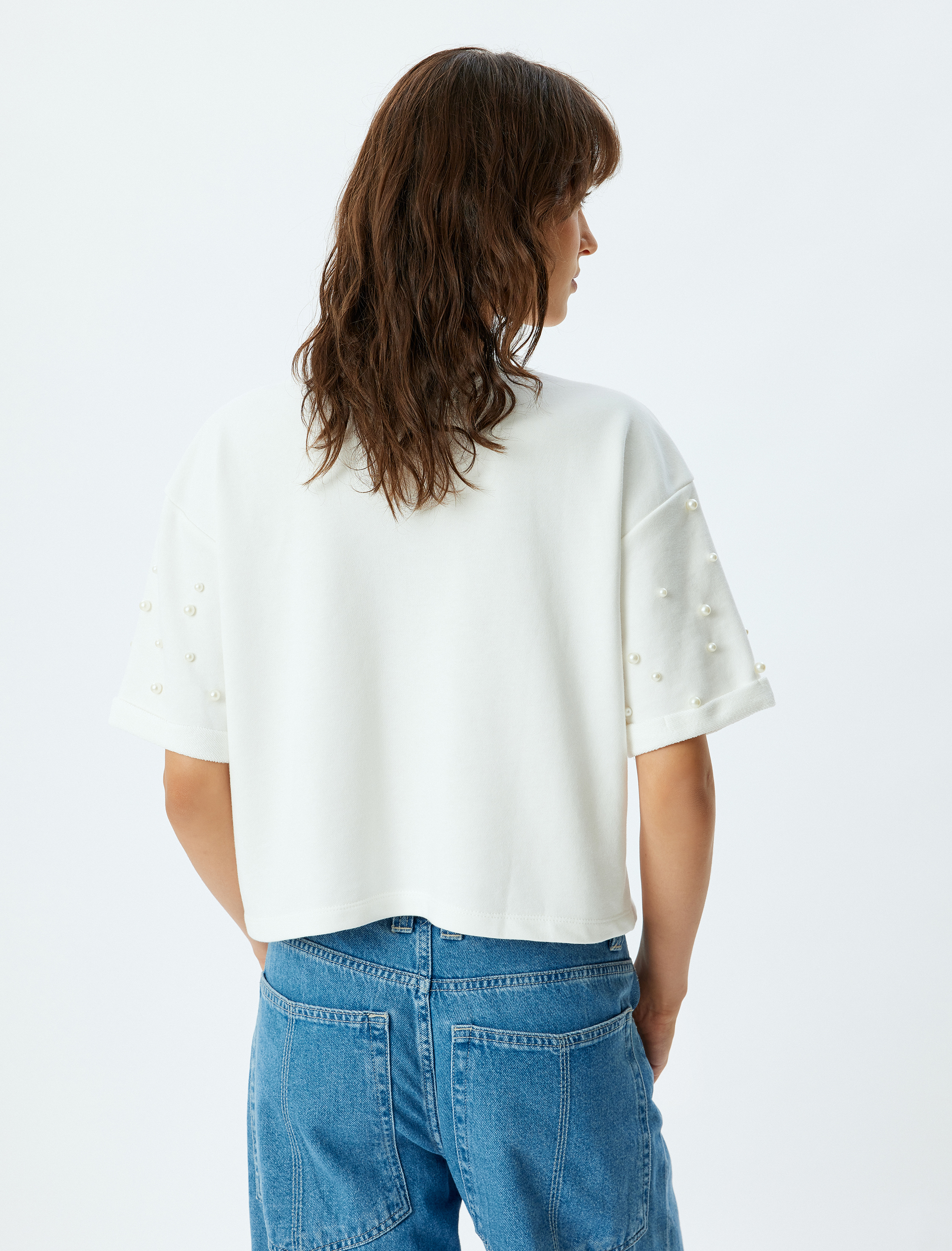   Üç İplik Şardonsuz Bisiklet Yaka İnci İşleme Detaylı Kısa Kollu Tişört