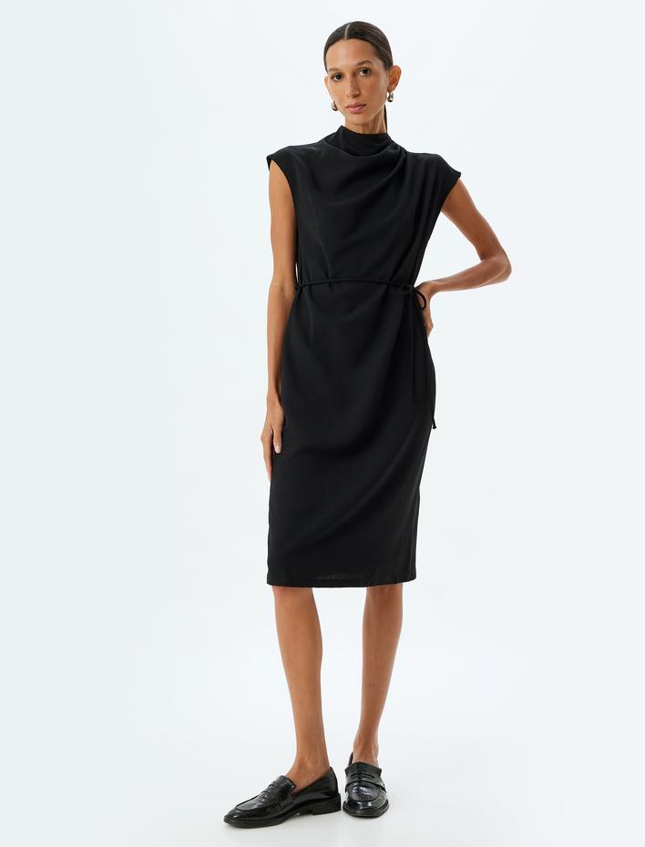  Kolsuz Hafif Dik Yaka Drape Detaylı Kolsuz Midi Boy Elbise