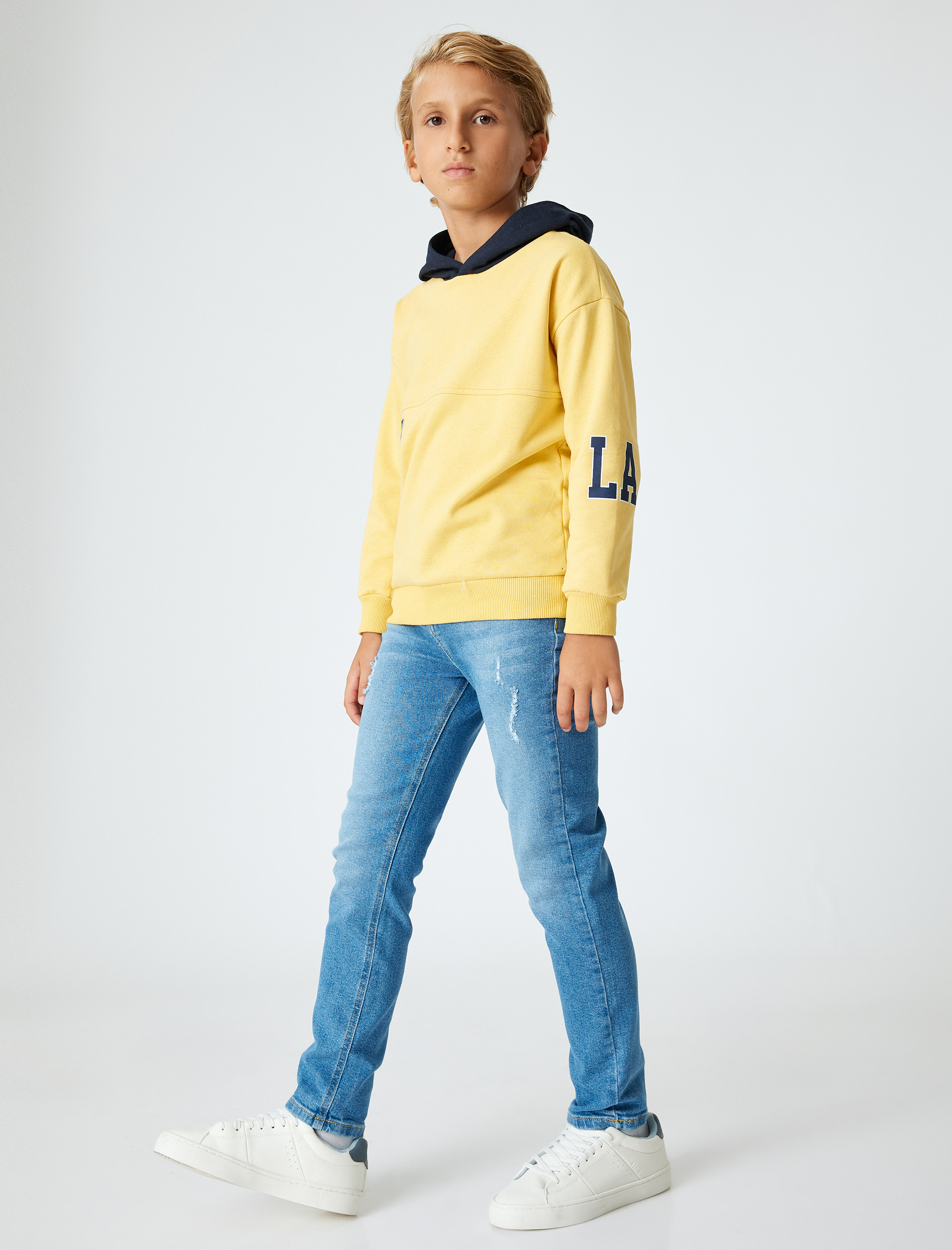  Erkek Çocuk Kapşonlu Sweatshirt Baskı Detaylı Renk Bloklu Uzun Kollu Şardonlu