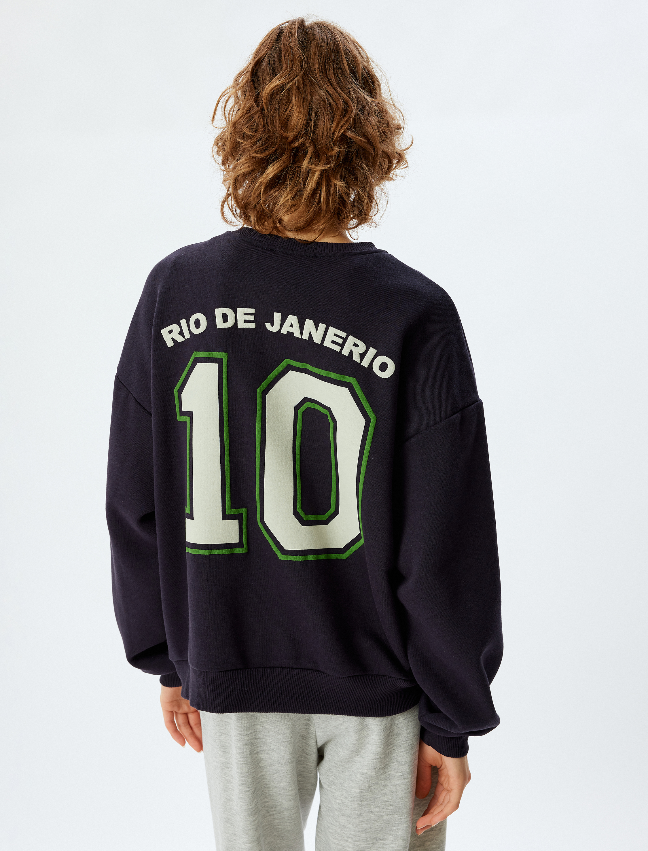   Arkası İşlemeli Sweatshirt Oversize Bisiklet Yaka Slogan Baskılı Şardonlu