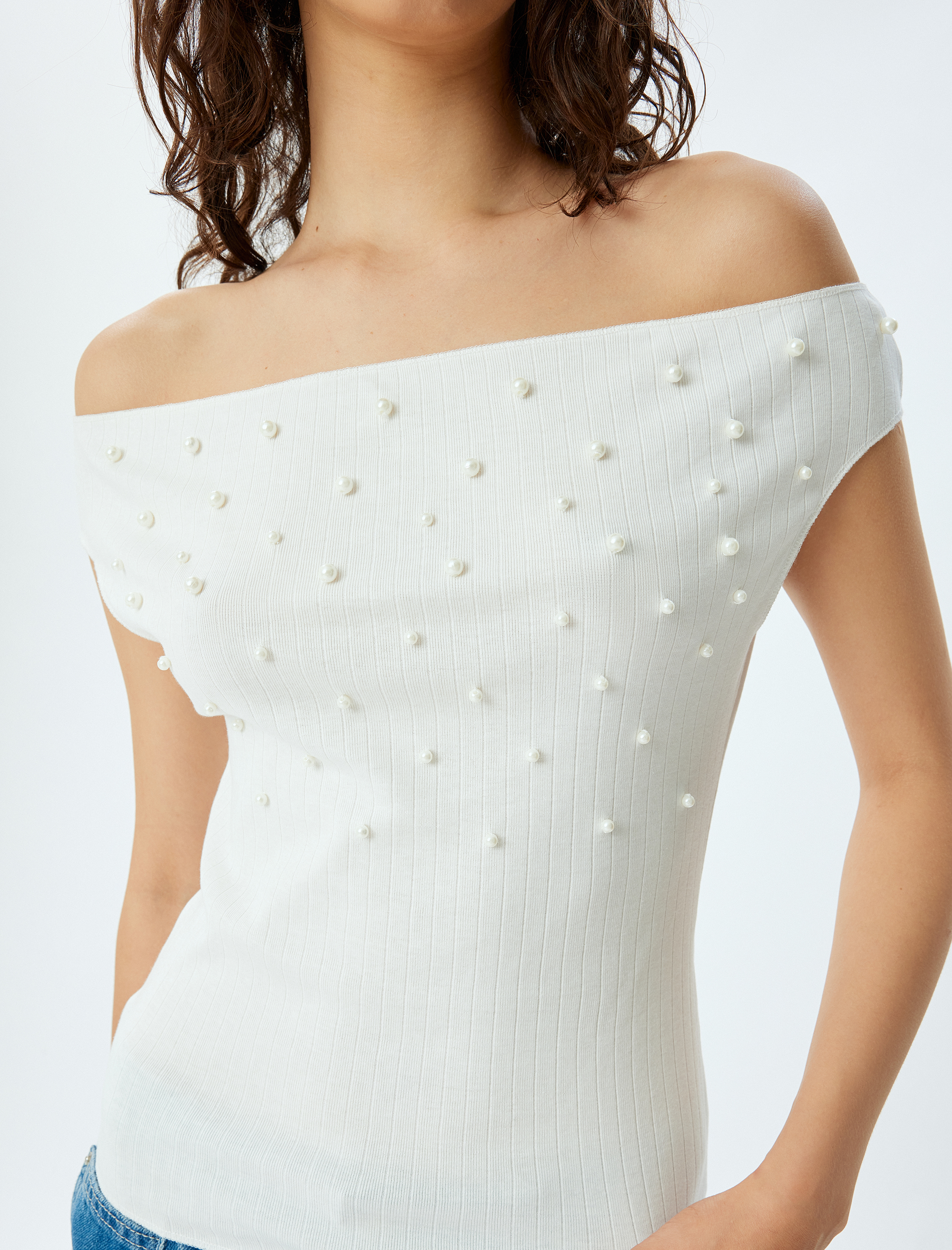   Omzu Açık Tişört İnci İşleme Detaylı Slim Fit Pamuklu