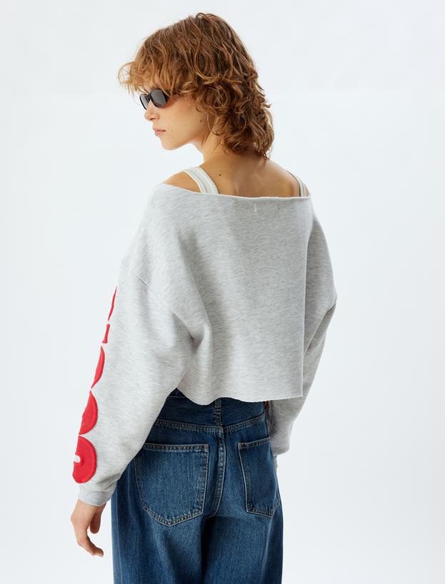 Crop Oversize Sweatshirt Slogan İşlemeli Kayık Yaka_3