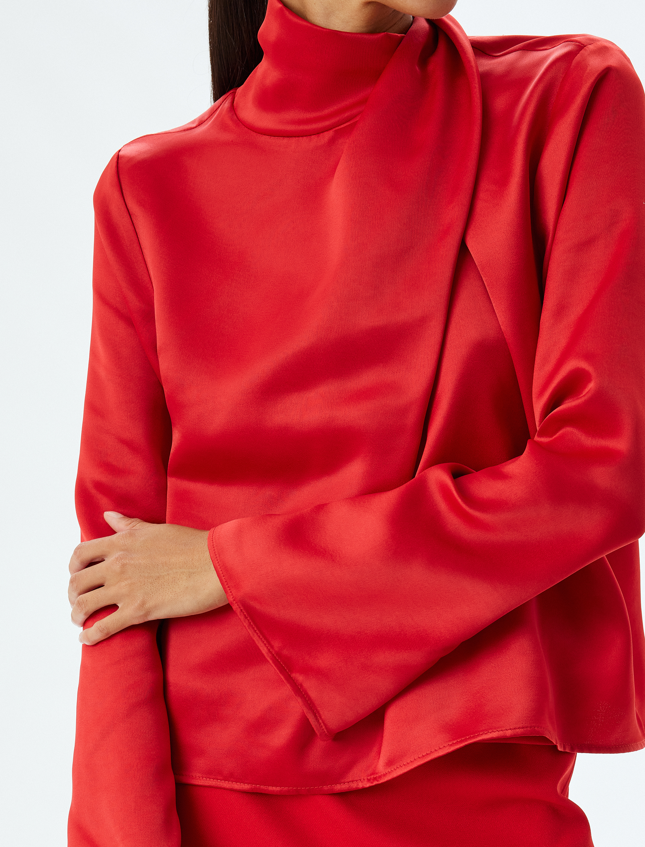   Saten Bluz Asimetrik Dik Yaka Drape Detaylı Uzun Kollu