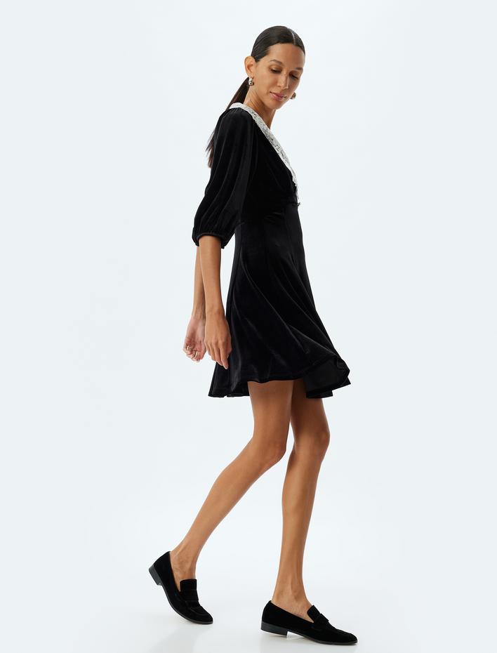  Mini Elbise V Dantel Yaka 3/4 Kol Düğme Detaylı