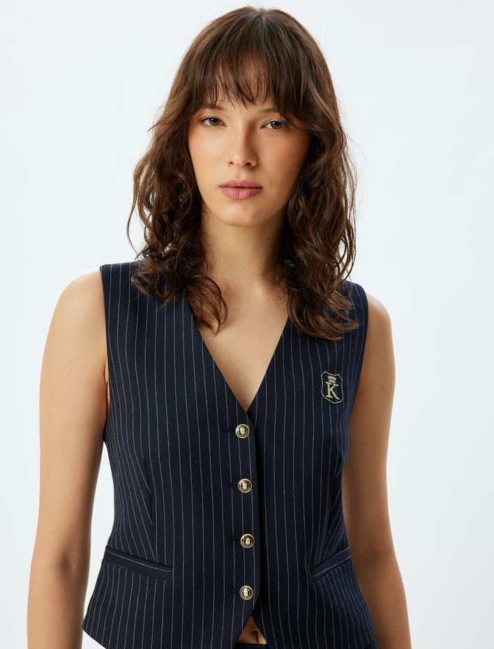  V Yaka Düğmeli Nakış Detaylı Yelek