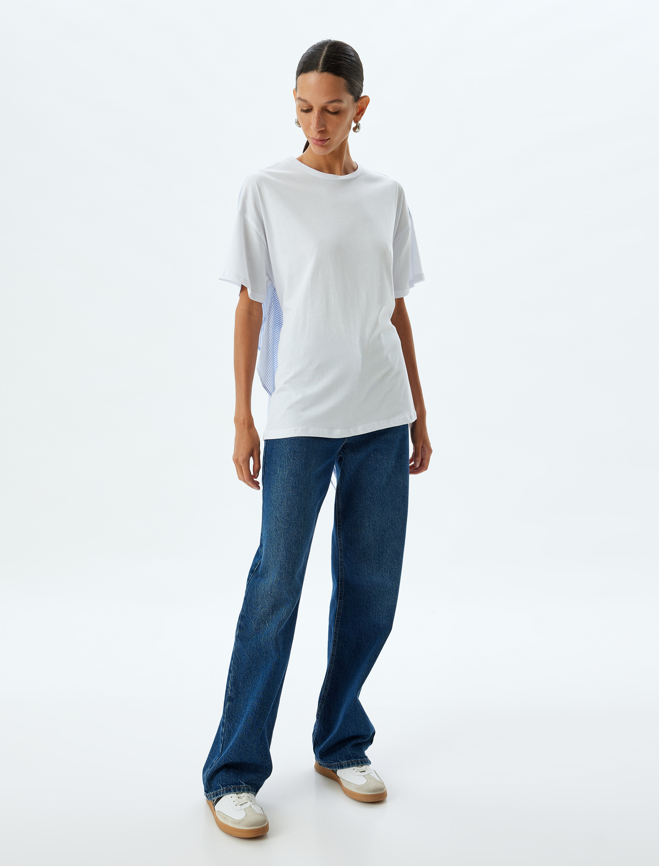   Rahat Kalıp Pamuklu Bisiklet Yaka Asimetrik Kısa Kollu Tişört