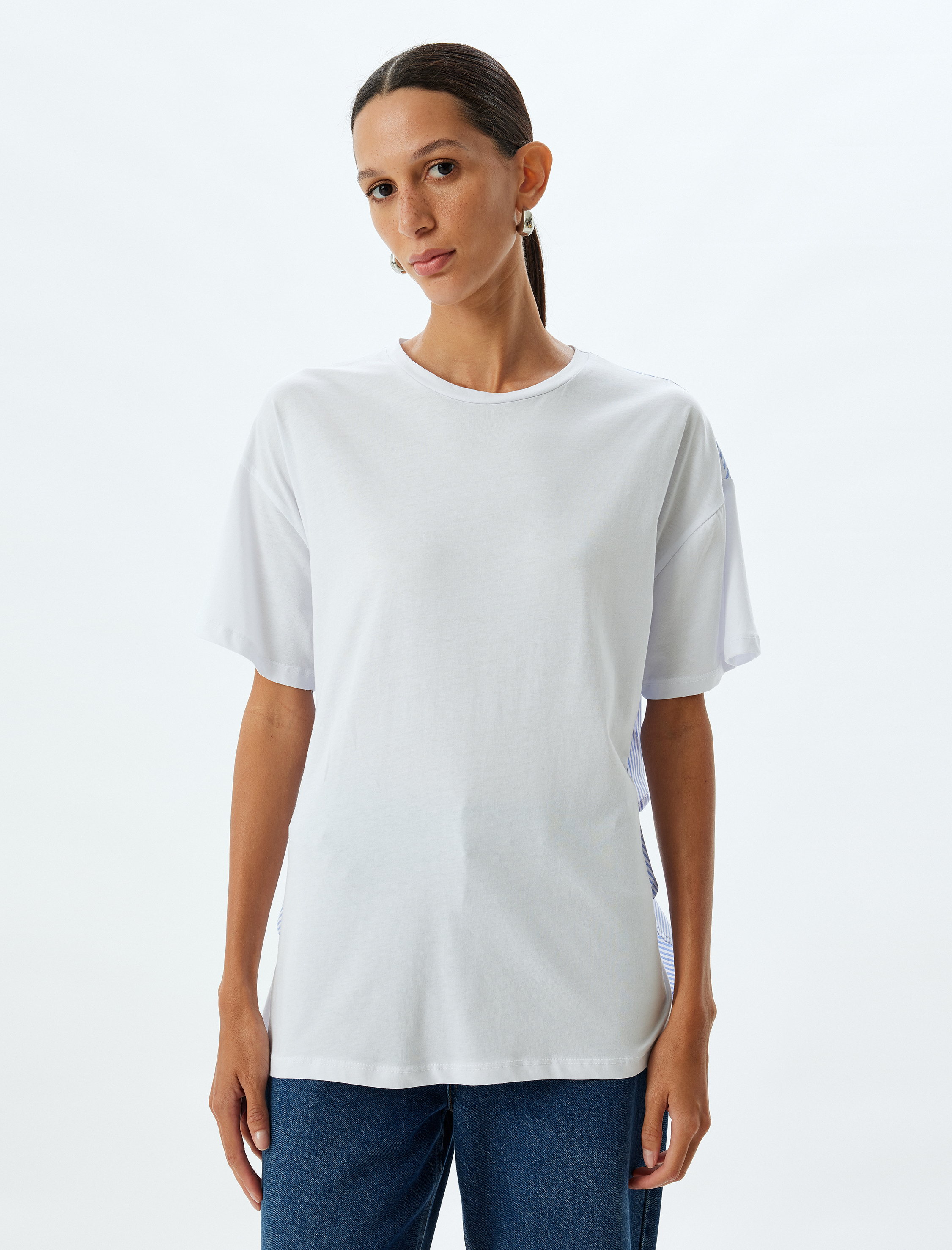   Rahat Kalıp Pamuklu Bisiklet Yaka Asimetrik Kısa Kollu Tişört