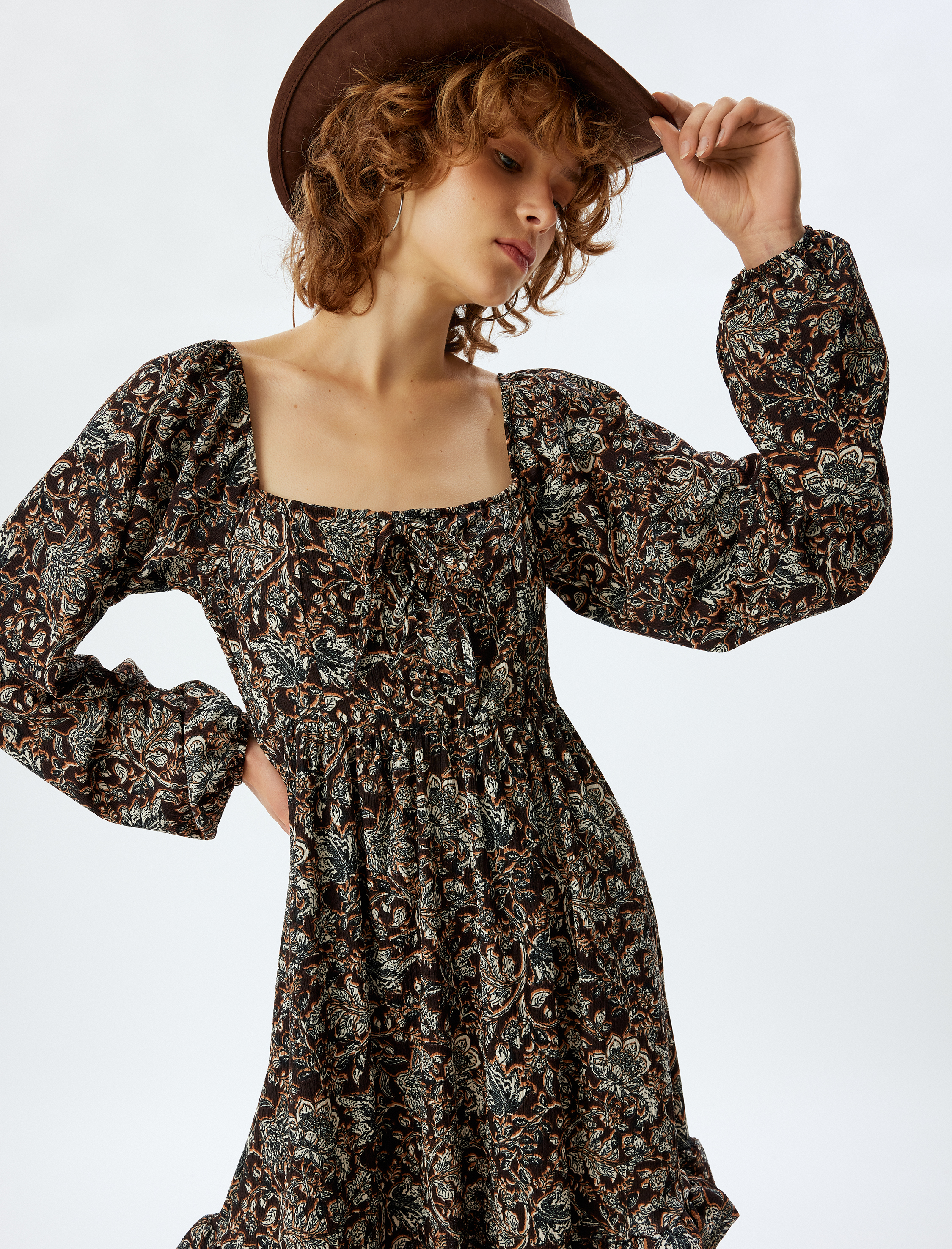   Balon Kol Elbise Mini Etnik Desenli Volanlı Bağcıklı Kare Yaka Bürümcük