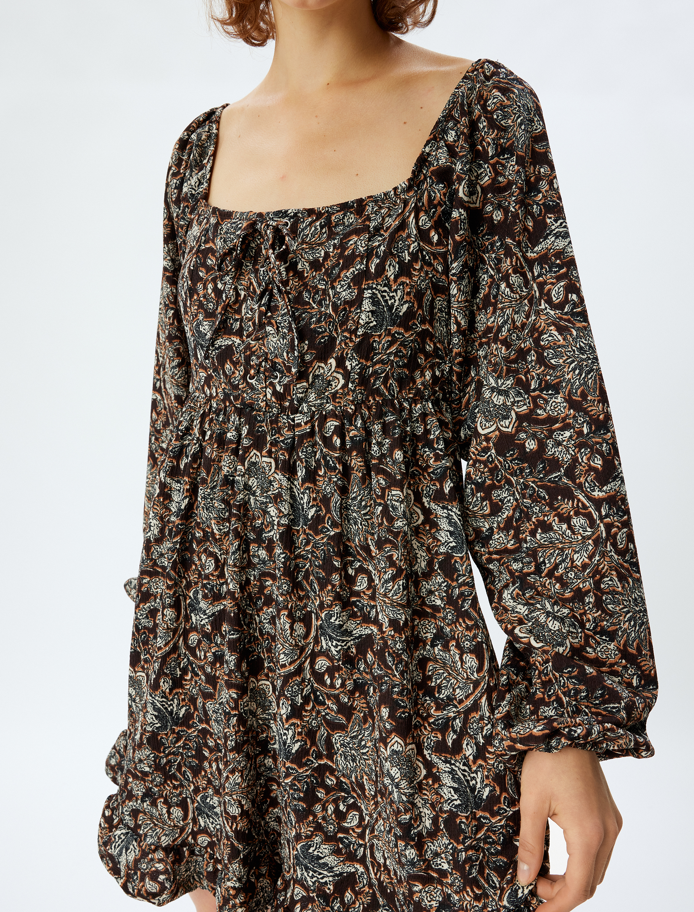   Balon Kol Elbise Mini Etnik Desenli Volanlı Bağcıklı Kare Yaka Bürümcük