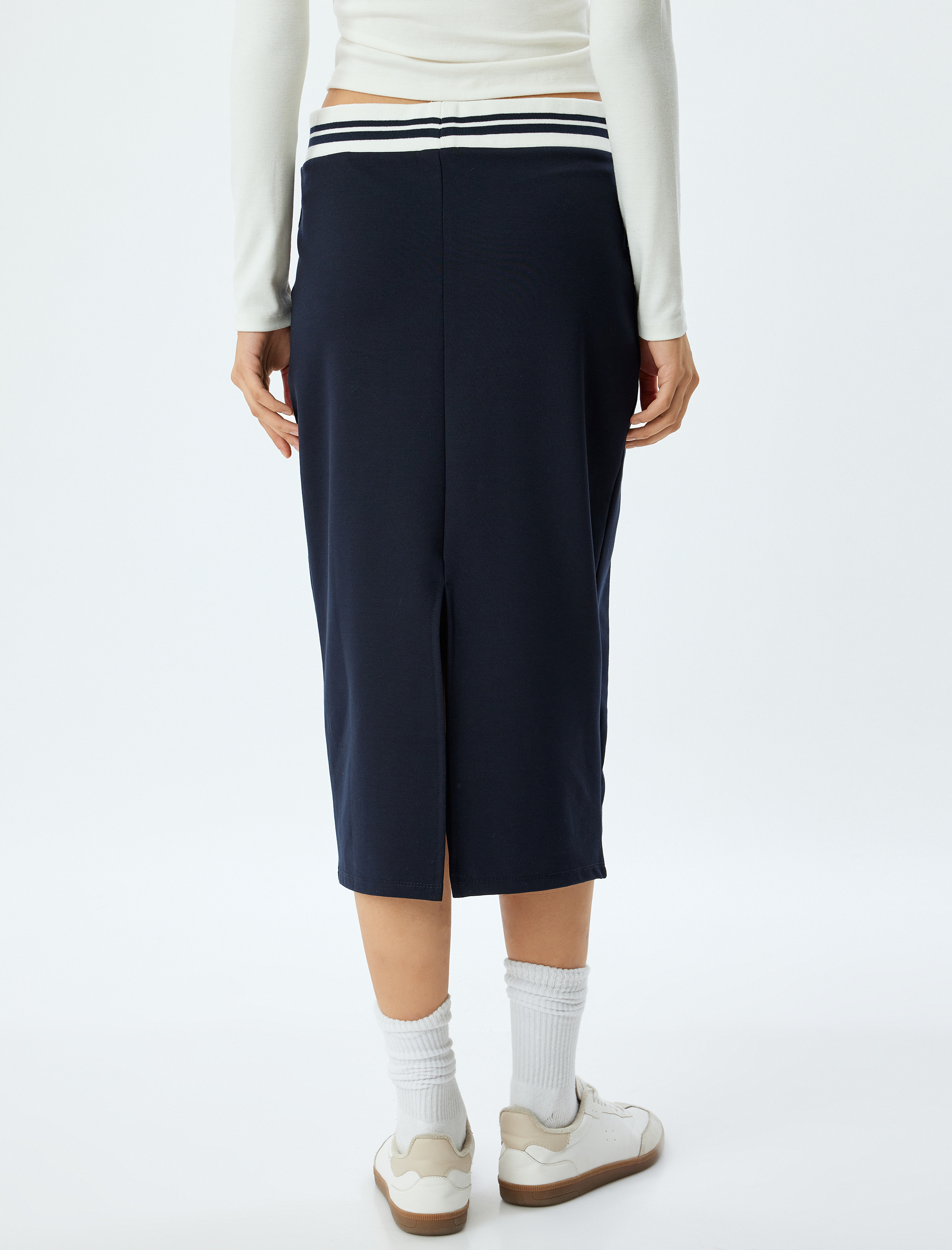   Kontrast Detaylı Beli Lastikli Yırtmaçlı Midi Boy Kalem Etek