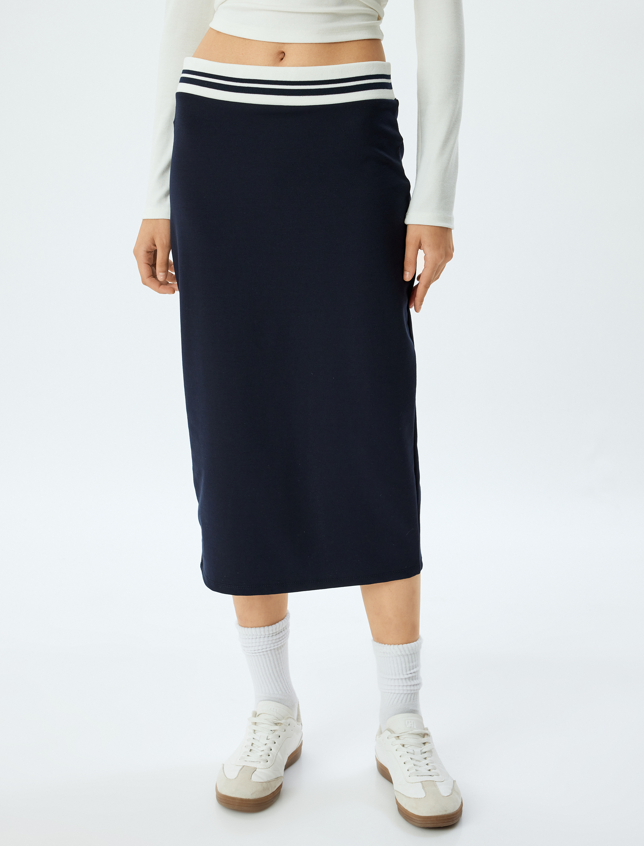   Kontrast Detaylı Beli Lastikli Yırtmaçlı Midi Boy Kalem Etek