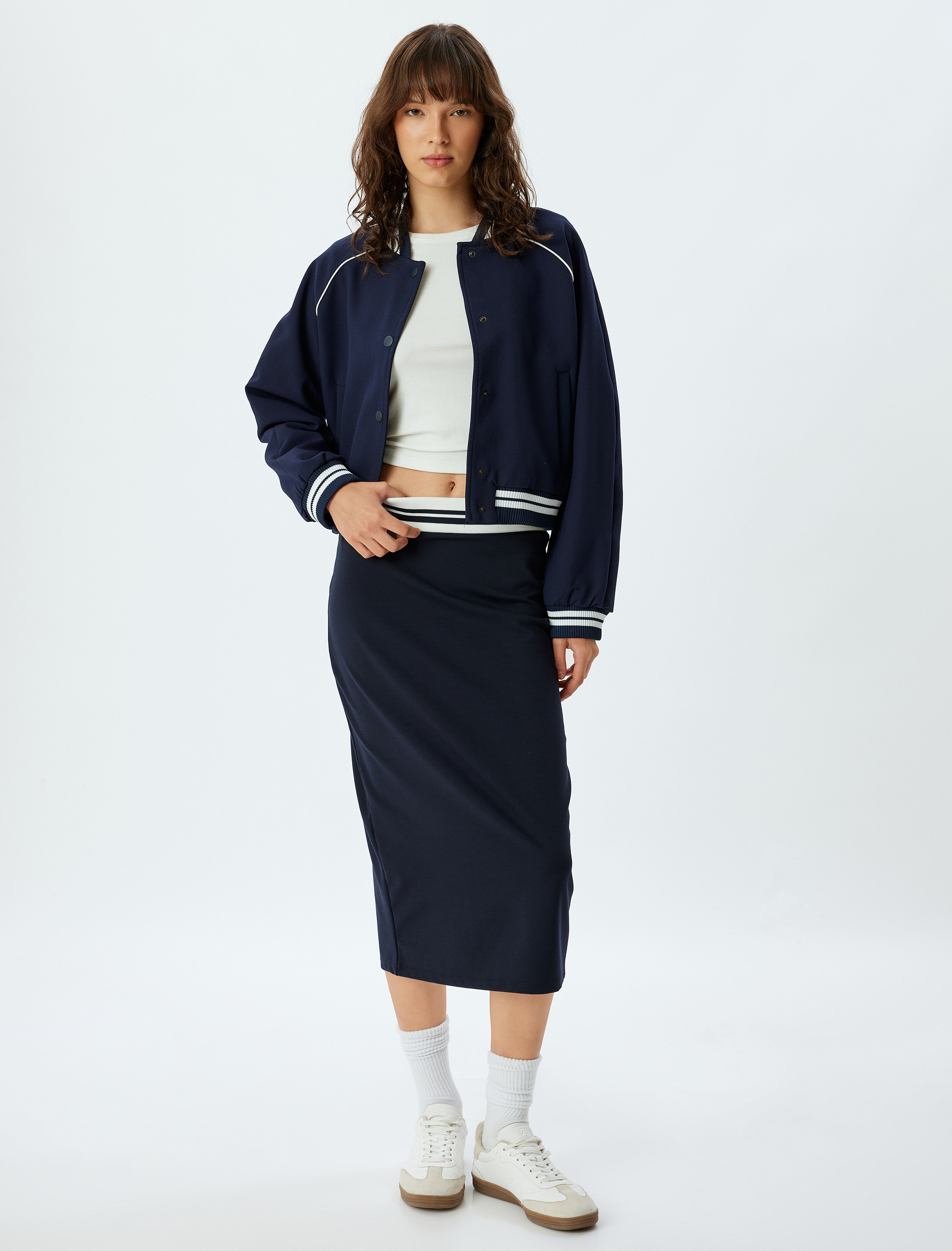   Kontrast Detaylı Beli Lastikli Yırtmaçlı Midi Boy Kalem Etek