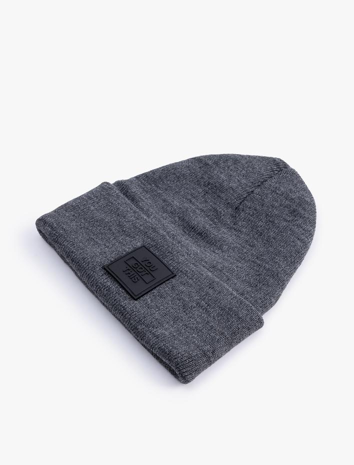 Erkek Katlı Bere Slogan Baskılı Etiket Detaylı