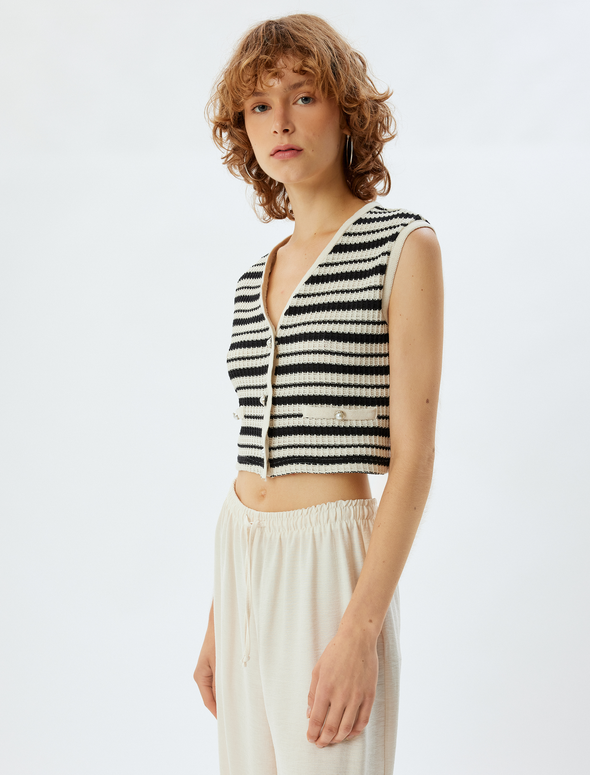 Crop Triko Hırka Kolsuz V Yaka İnci Düğmeli Cep Detaylı Slim Fit