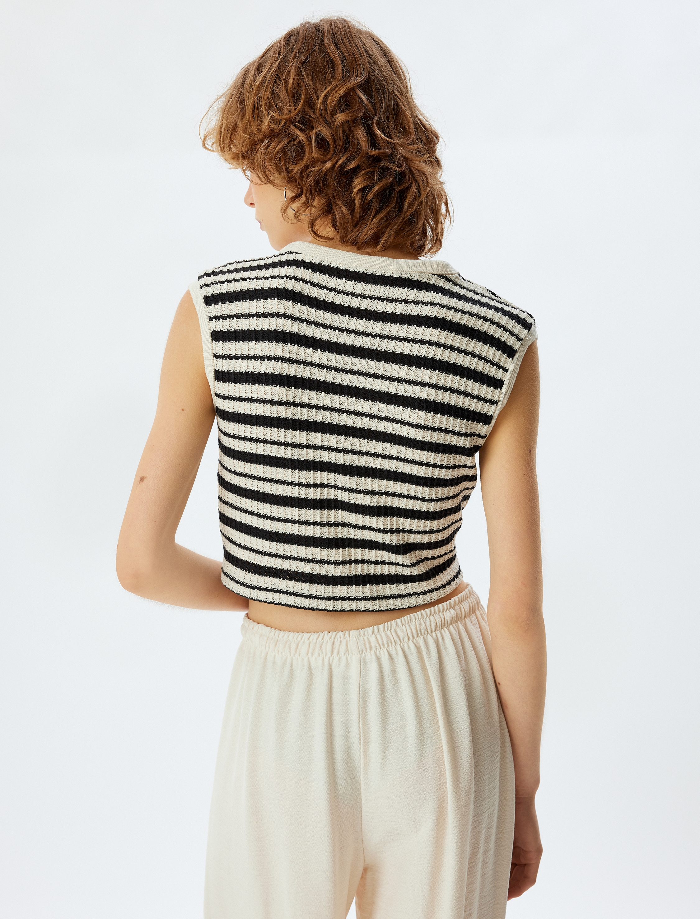 Crop Triko Hırka Kolsuz V Yaka İnci Düğmeli Cep Detaylı Slim Fit