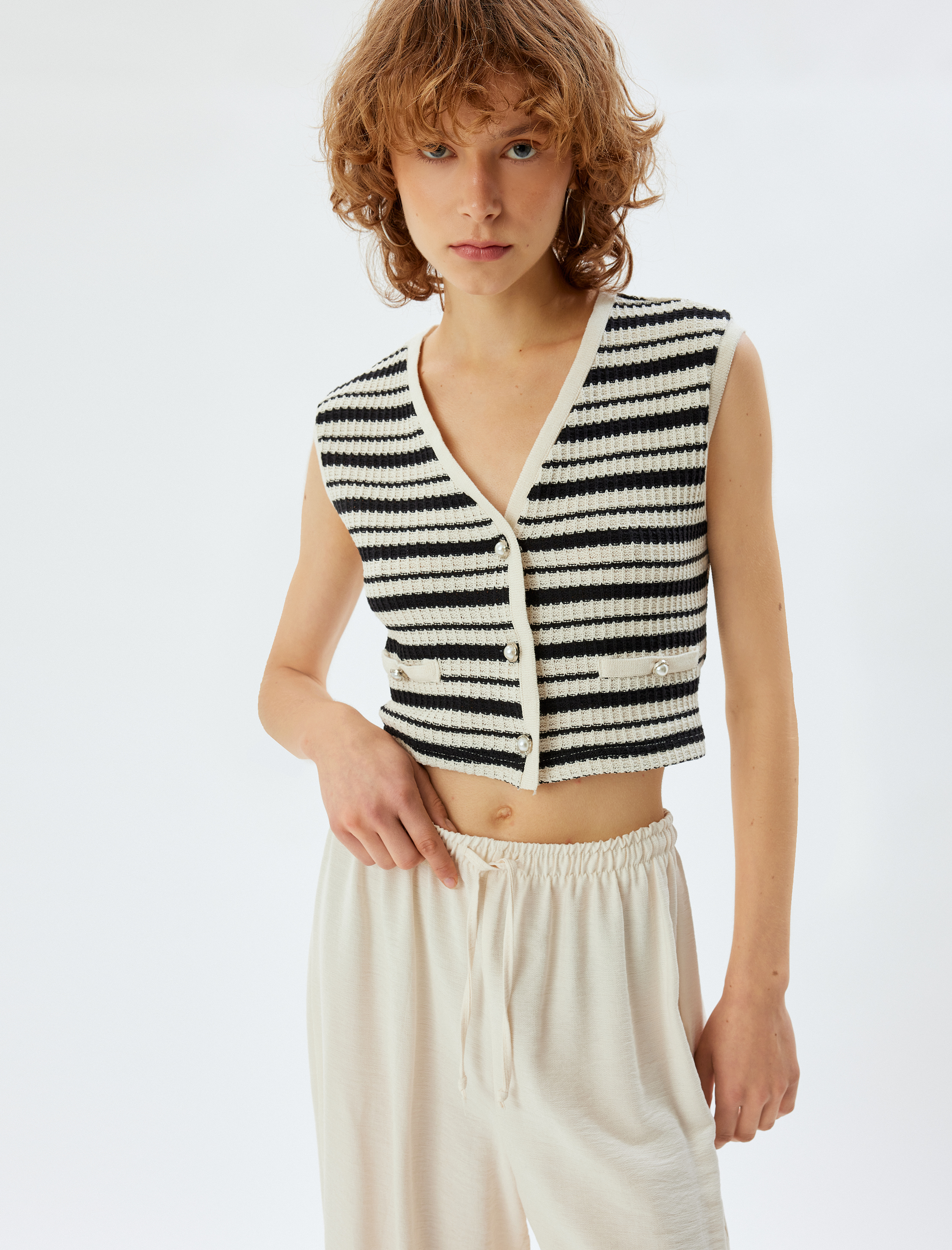 Crop Triko Hırka Kolsuz V Yaka İnci Düğmeli Cep Detaylı Slim Fit