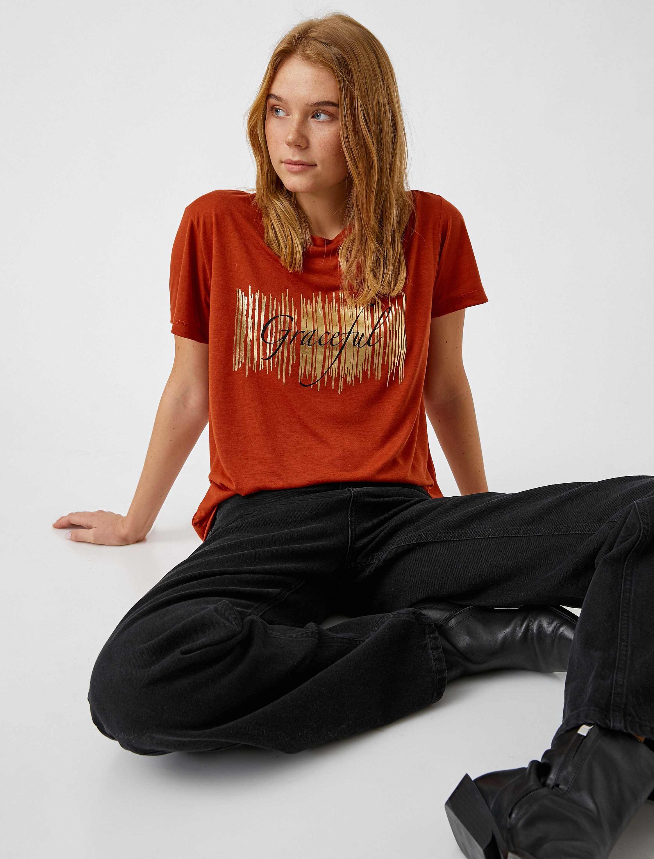   Bisiklet Yaka Kısa Kollu Baskılı Tişört