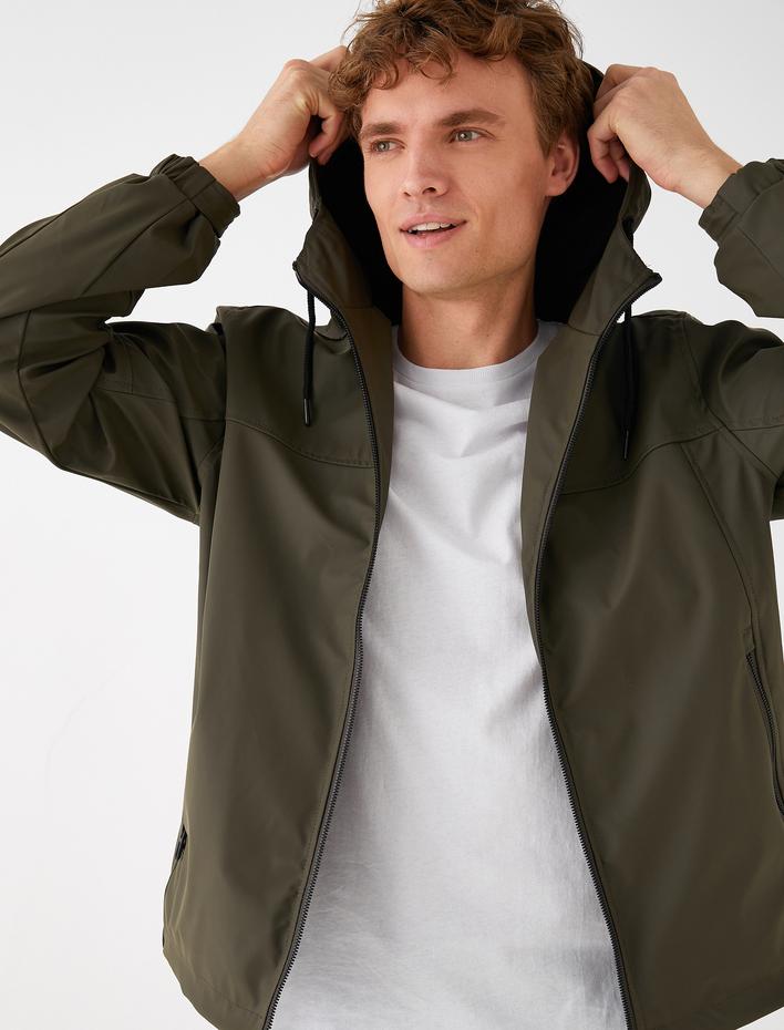  Deri Görünümlü Yağmurluk Kapşonlu Su Geçirmez