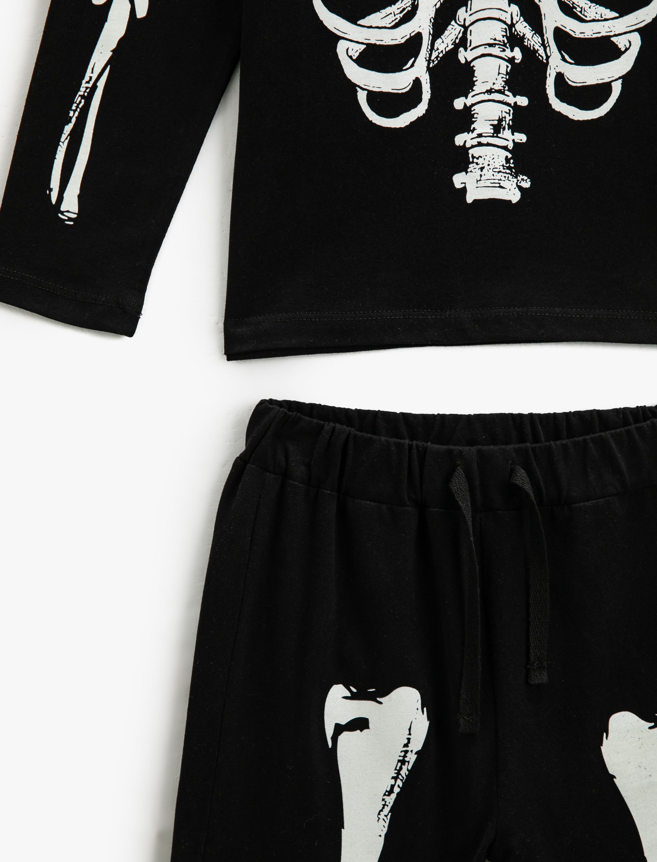  Erkek Çocuk Karanlıkta Parlayan Pijama Takımı - Uzun Kollu Tişört ve Eşofman Altı