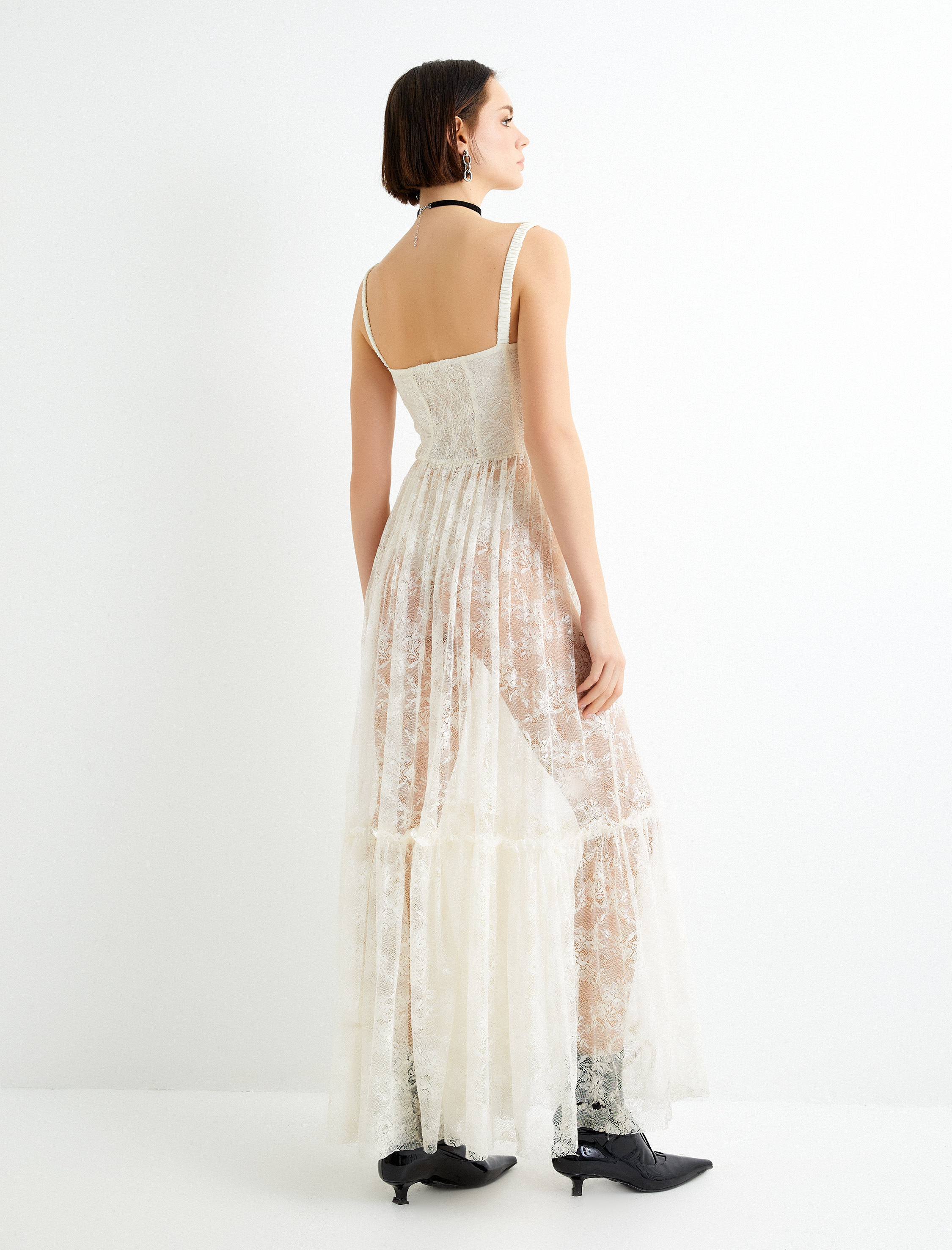   Dantelli Uzun Elbise Askılı Kalp Yaka