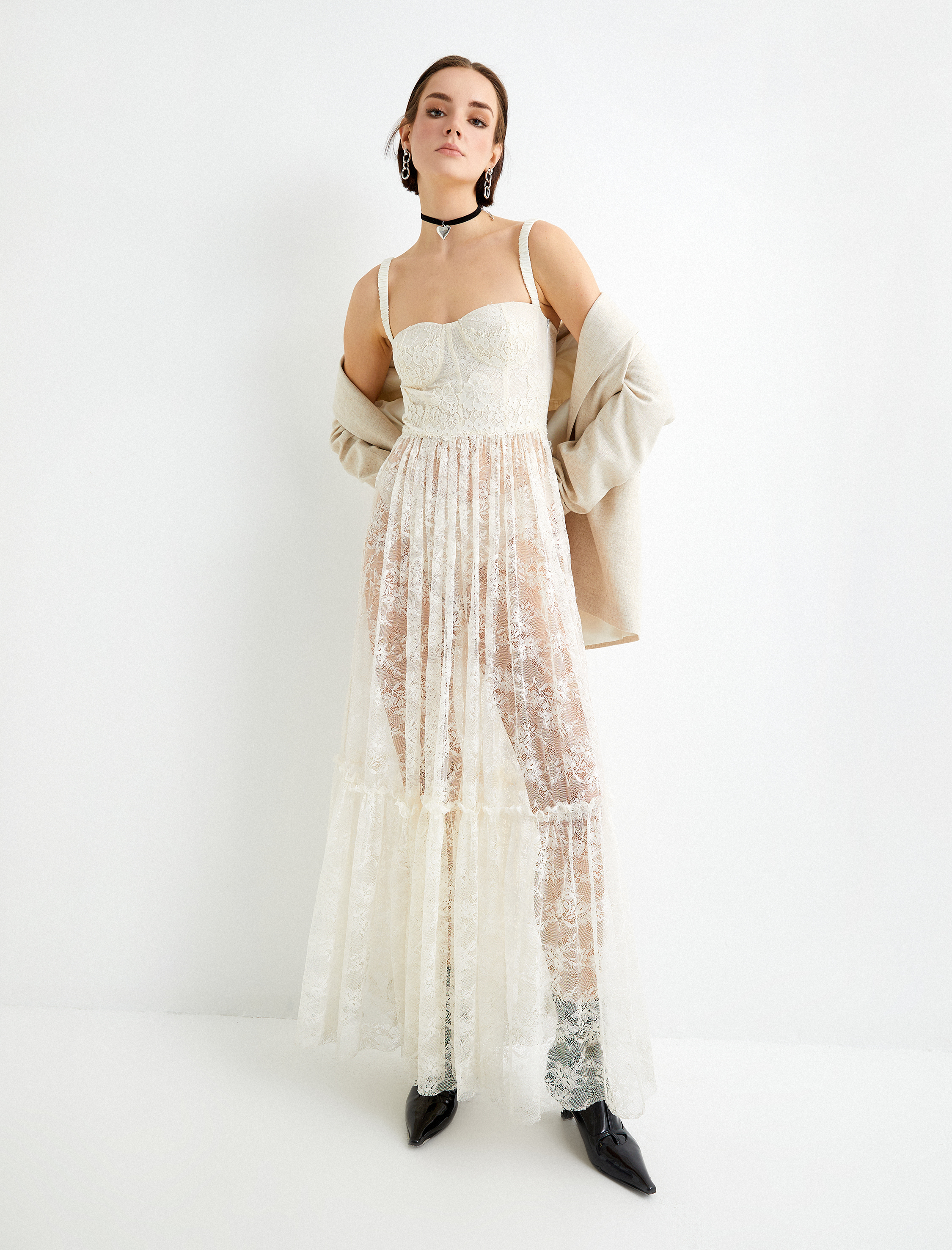   Dantelli Uzun Elbise Askılı Kalp Yaka