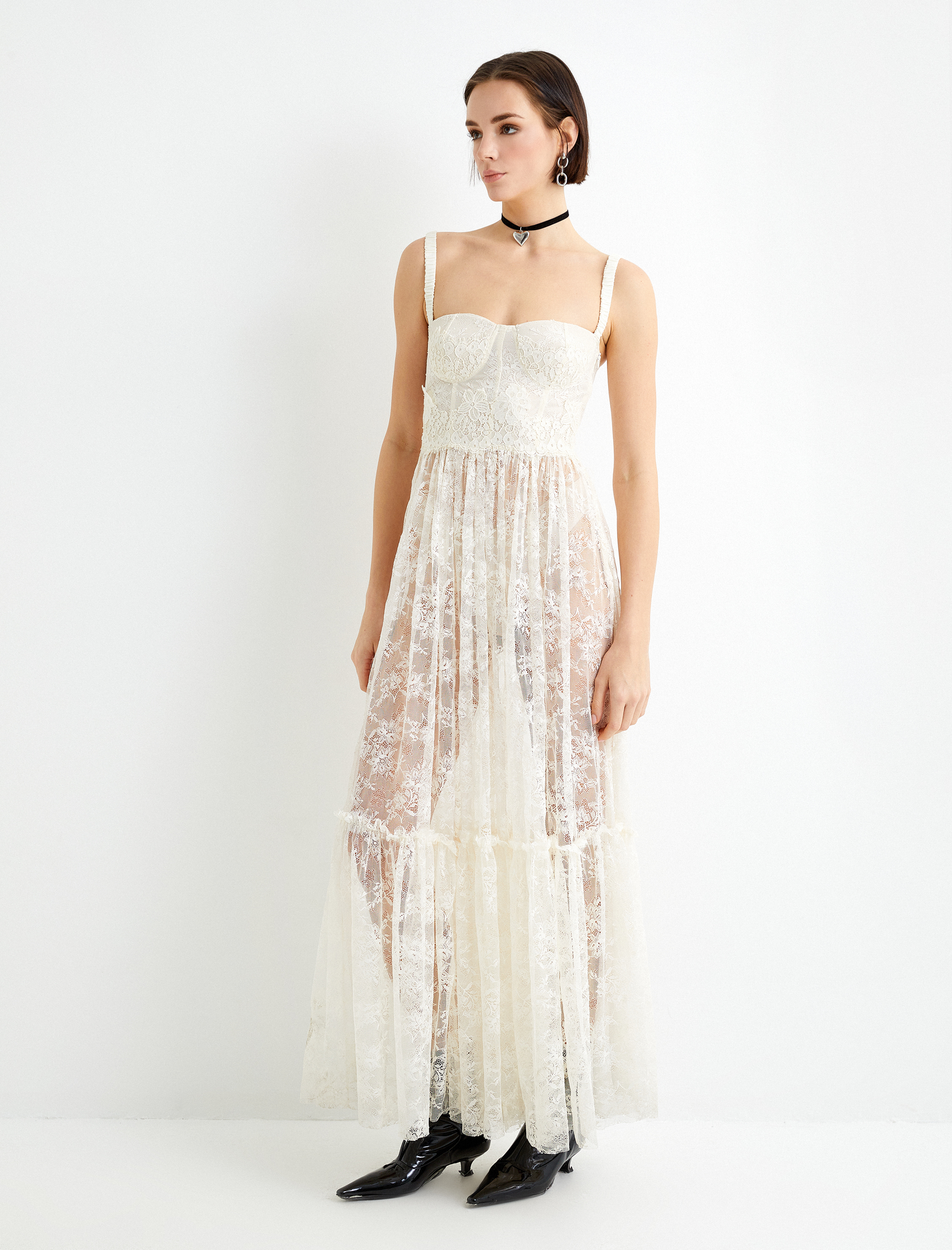   Dantelli Uzun Elbise Askılı Kalp Yaka