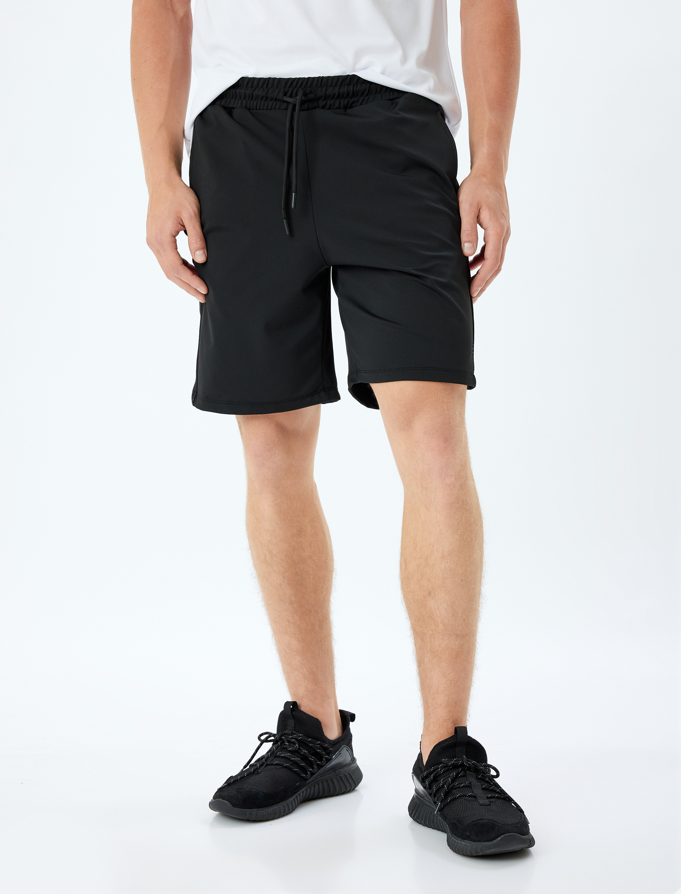 Spor Şort Kısa Beli Bağcıklı Şerit Detaylı Cepli