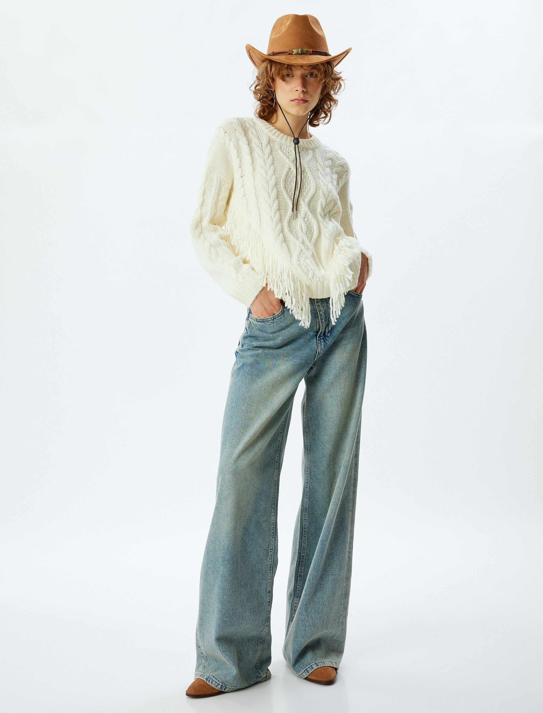   Bisiklet Yaka Kazak Triko Püskül Detaylı Örgü Dokulu Uzun Kollu