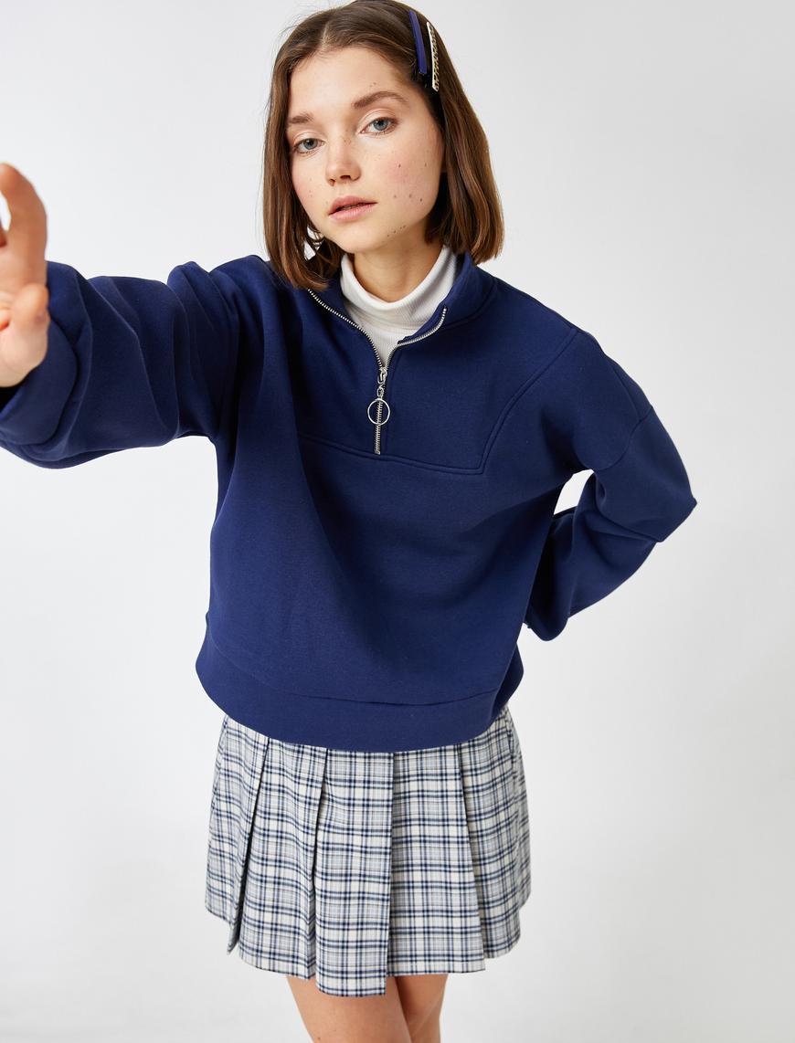   Dik Yaka Fermuarlı Sweatshirt