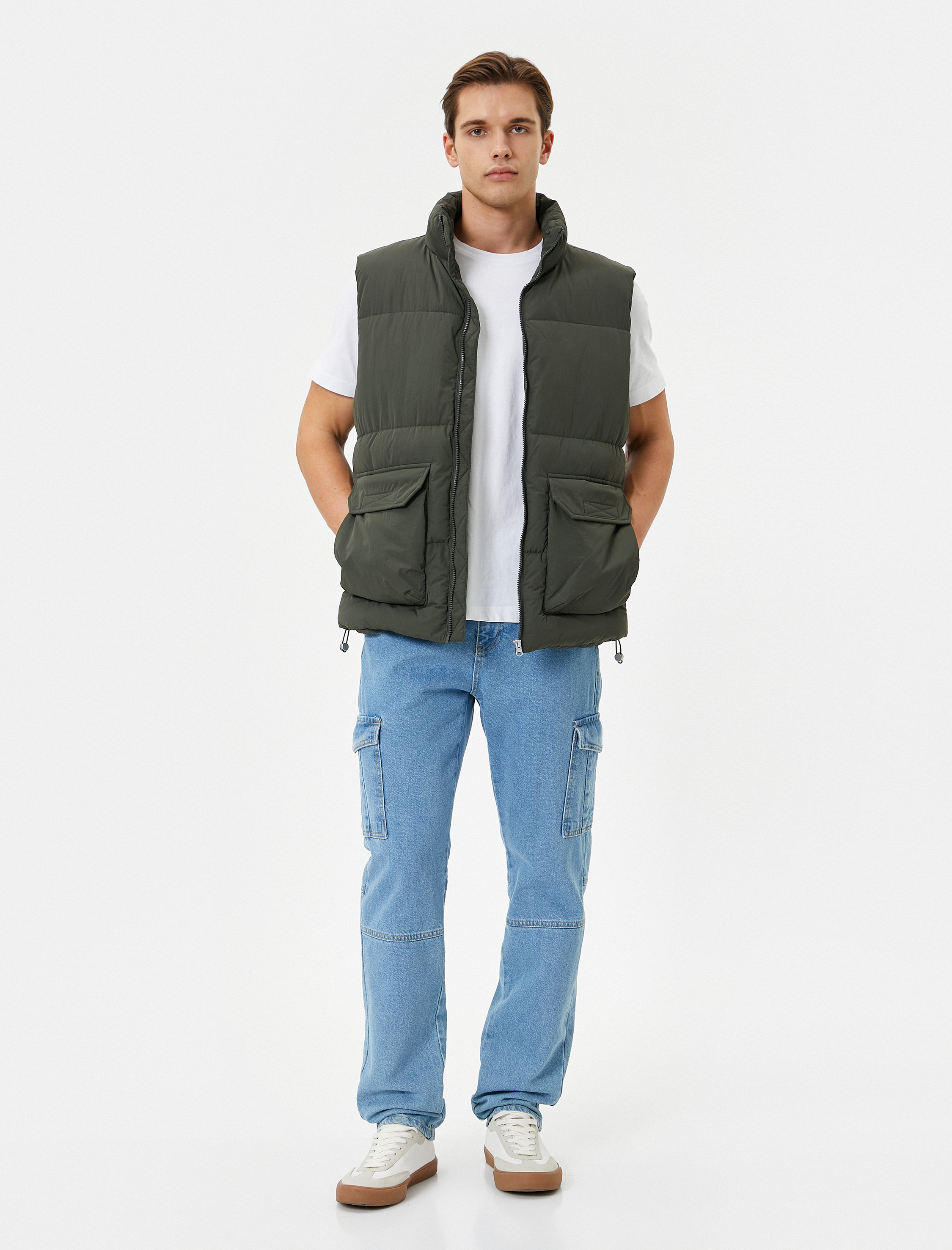 Şişme Yelek Fermuarlı Dik Yaka Kapaklı Cep Detaylı