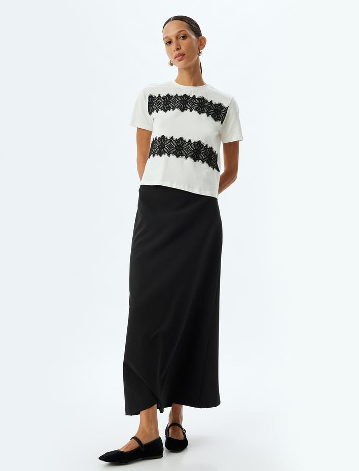  Kısa Kollu Bisiklet Yaka Pamuklu Dantel Detaylı Tişört