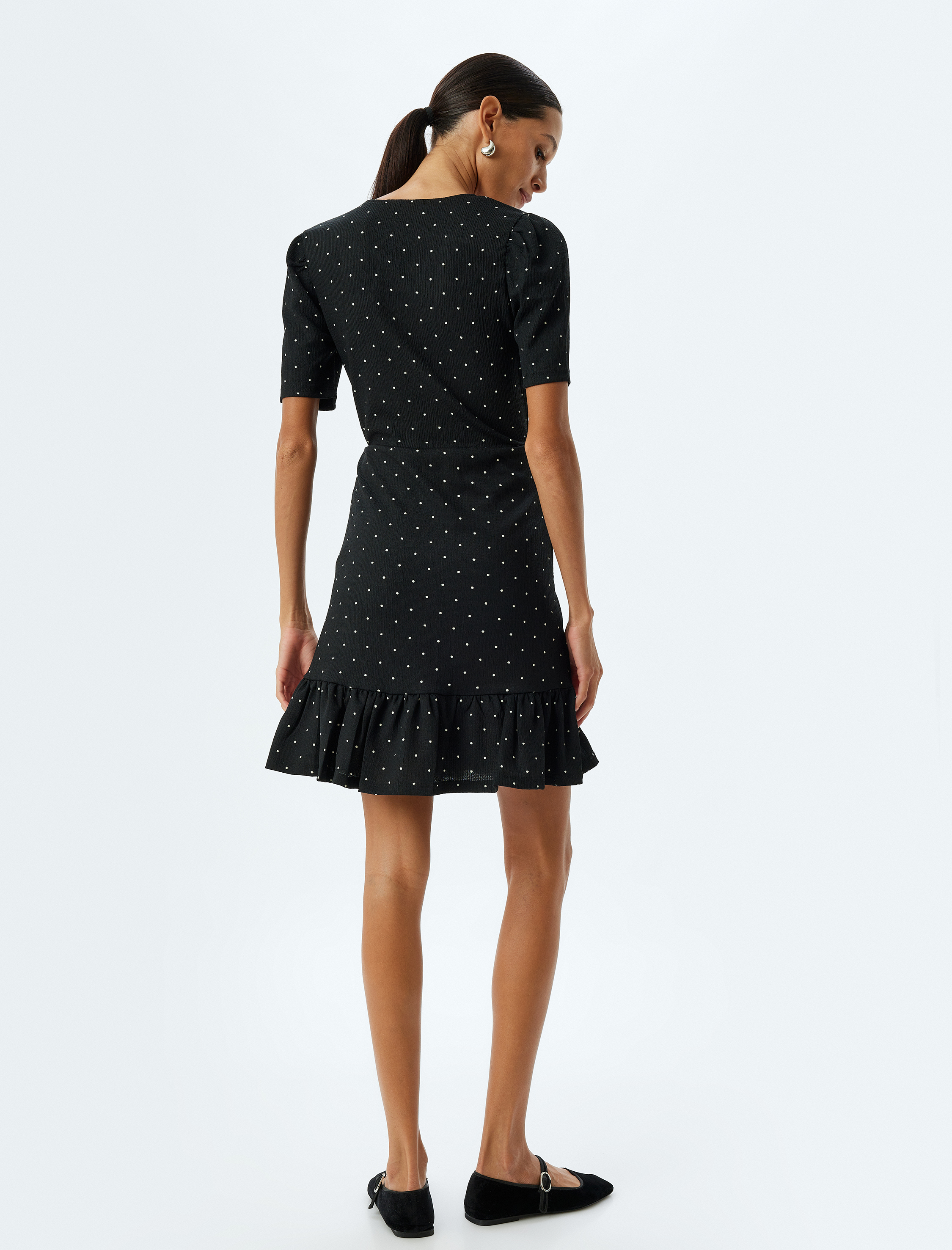   Puantiyeli Mini Elbise Kruvaze V Yaka Kısa Kollu Fırfırlı